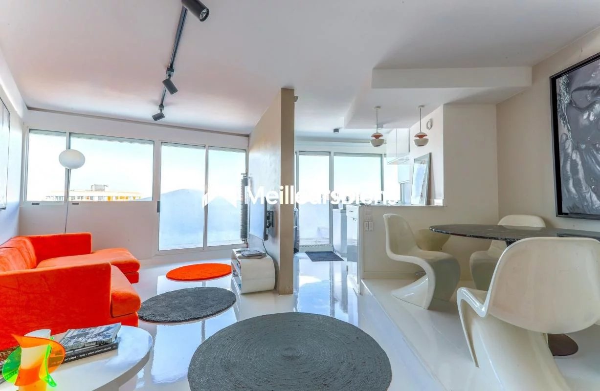 Appartement rénové en dernier étage