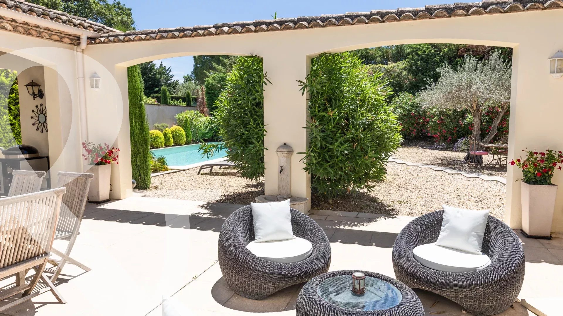 PROPRIETE AVEC 3 GITES