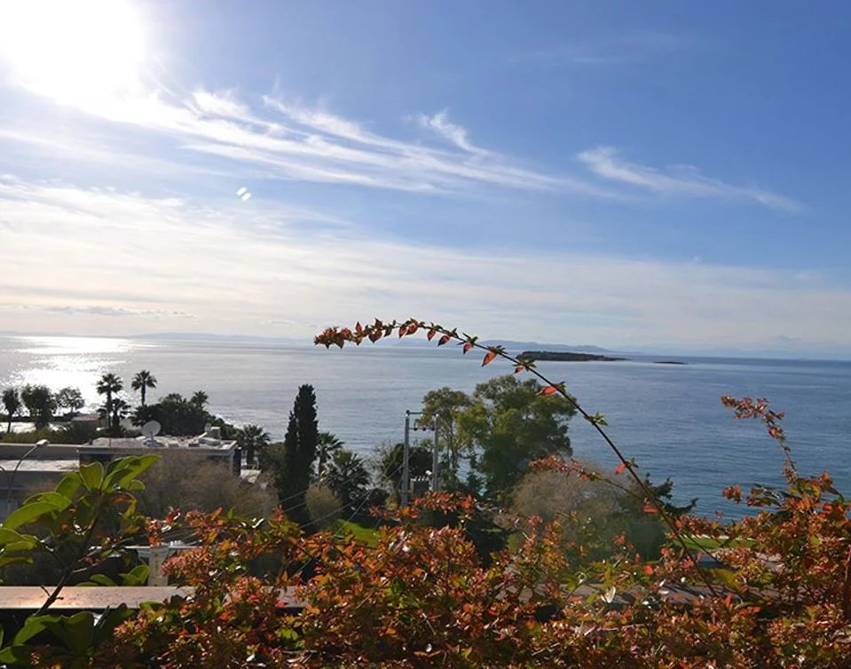 Très beau penthouse avec une belle vue mer situé à Voula