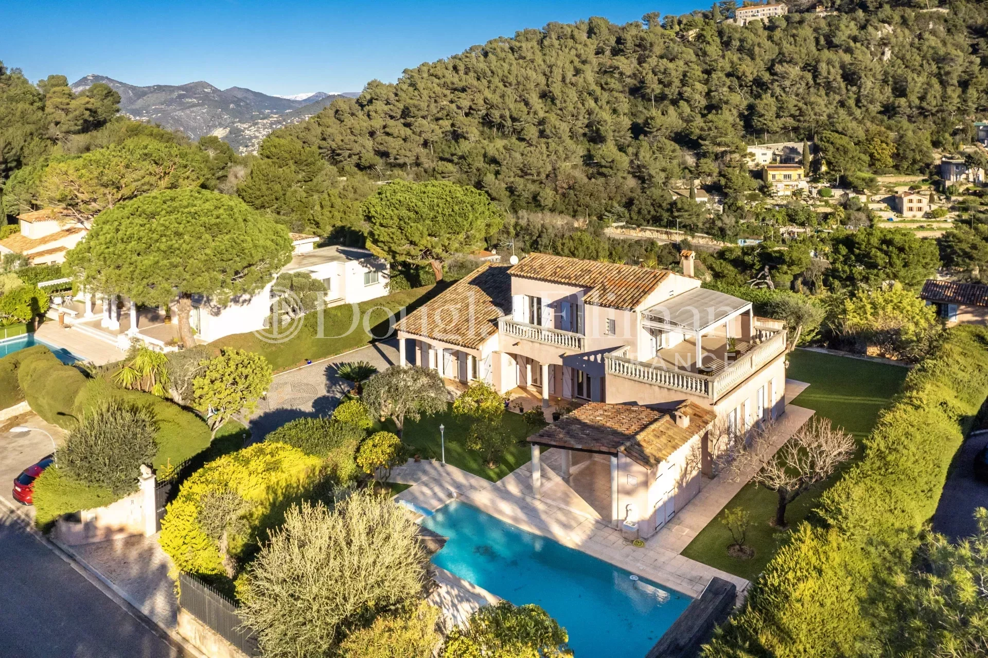 VILLEFRANCHE SUR MER –  Maison de charme avec piscine dans domaine privé - Image nᵒ3
