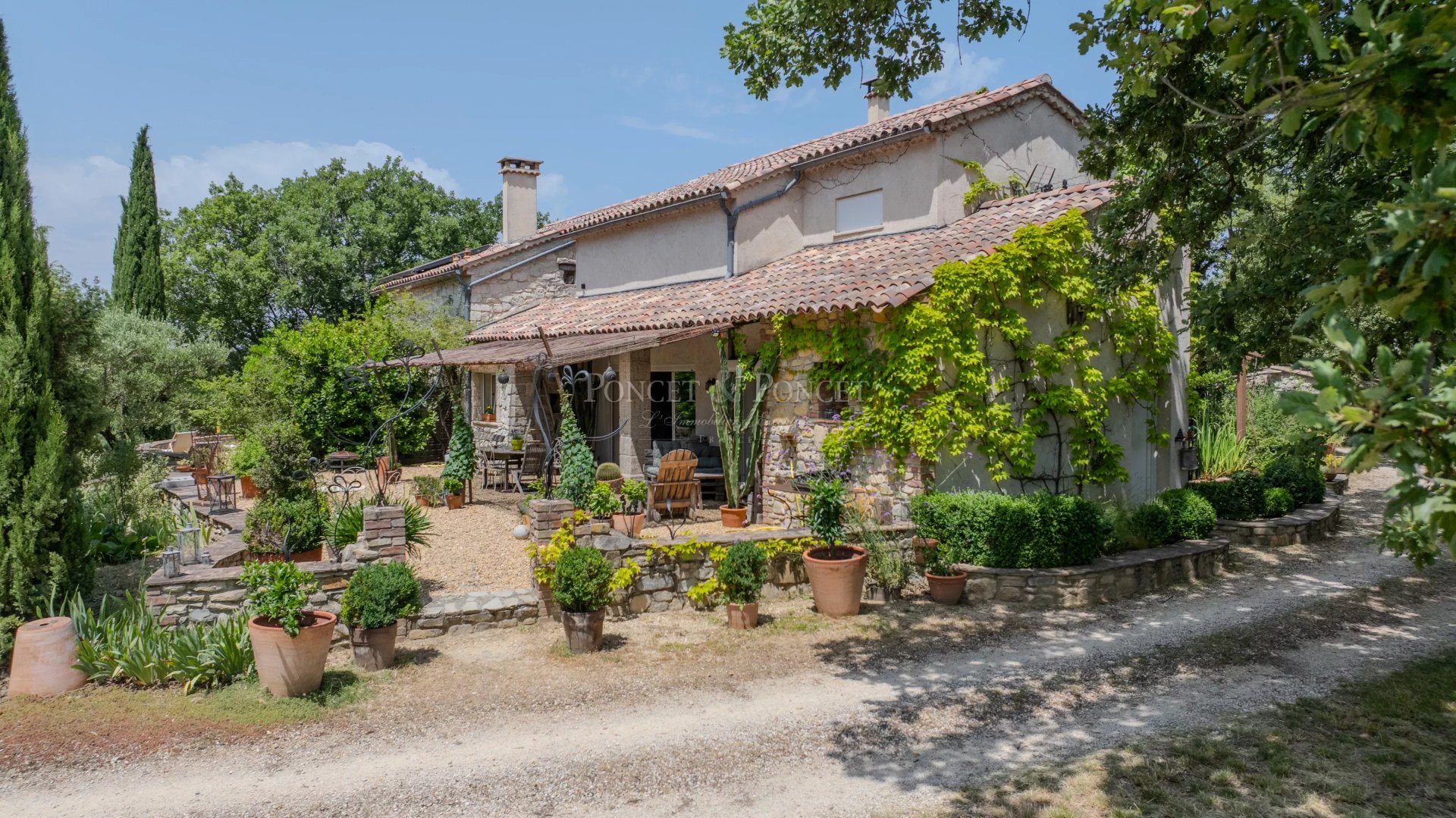 7 Bedroom Villa/Townhouse's Image 16