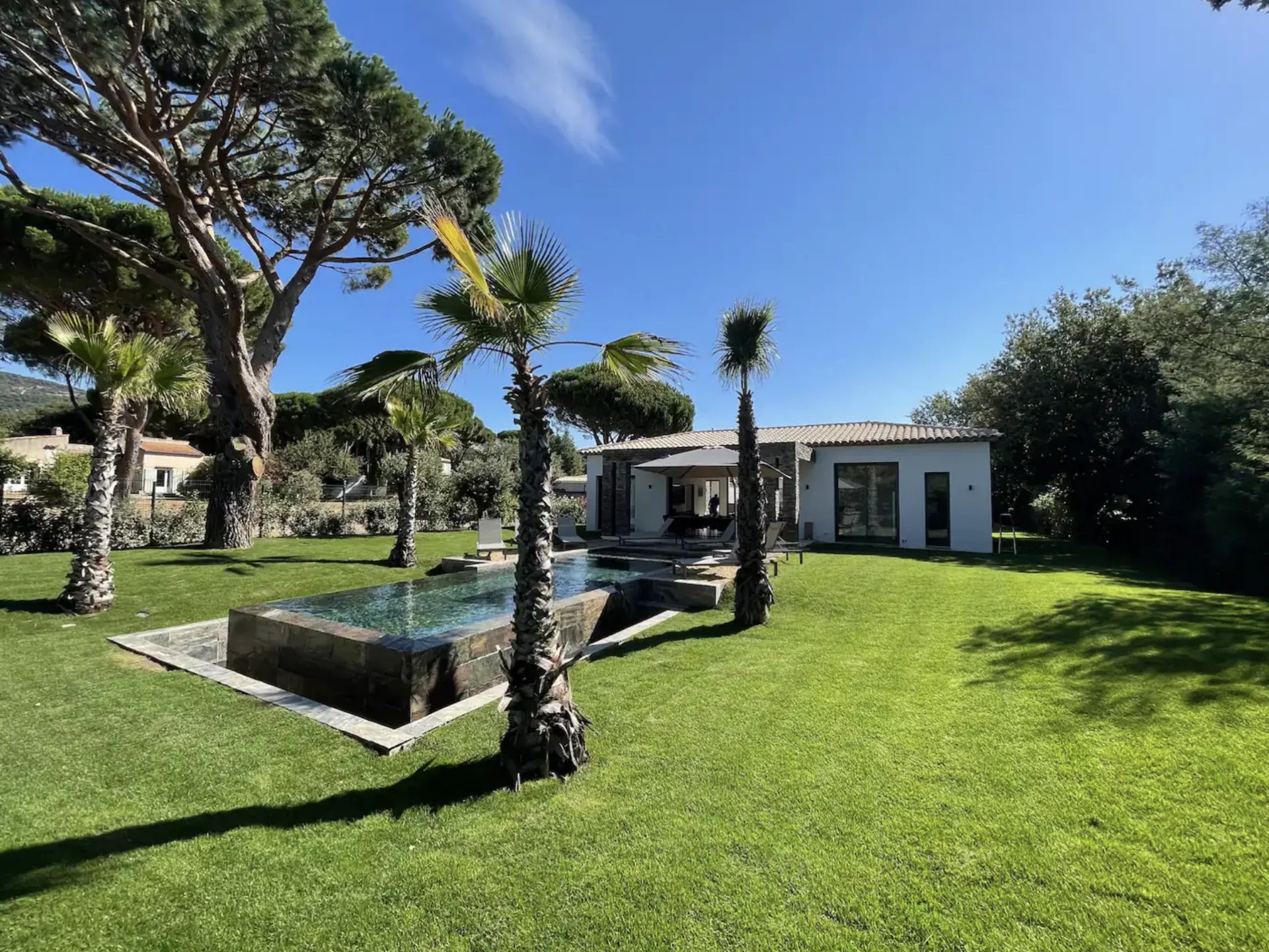 Grimaud - Mediterranean villa overlooking the Château de Grimaud