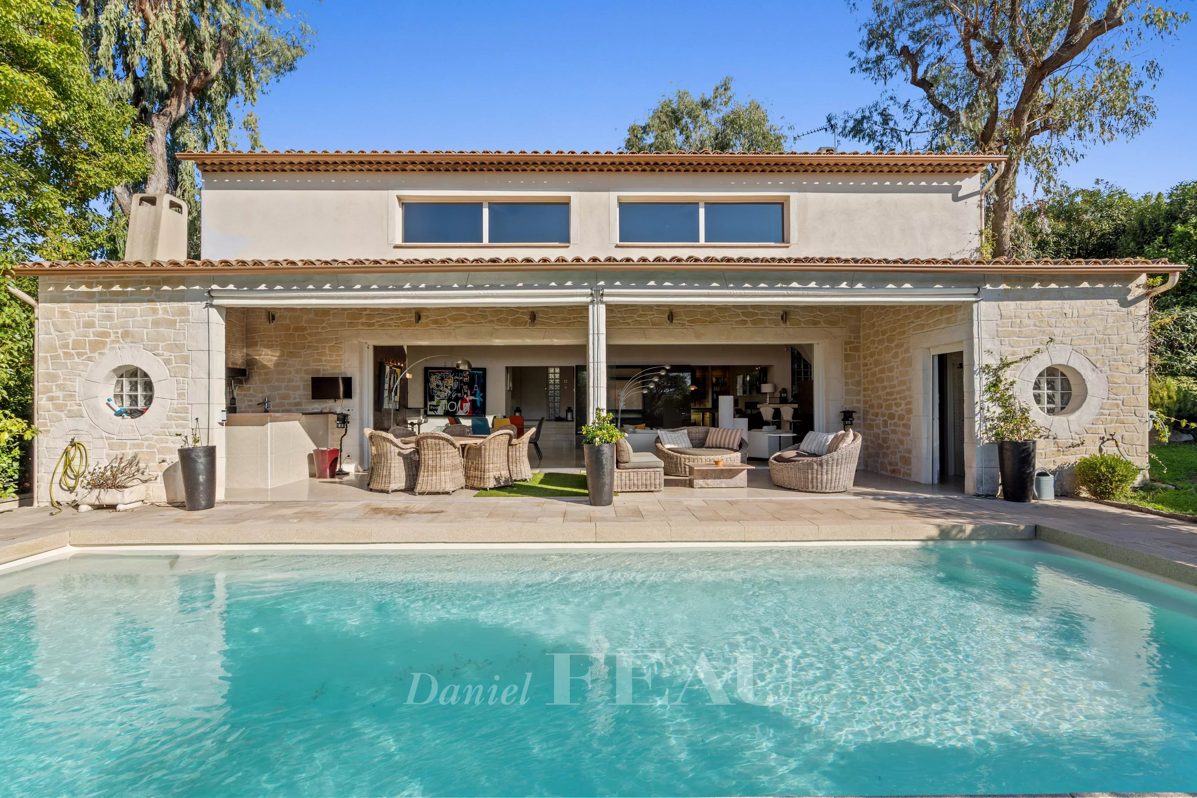 Cannes - Croix des Gardes - Villa contemporaine - Domaine Fermé