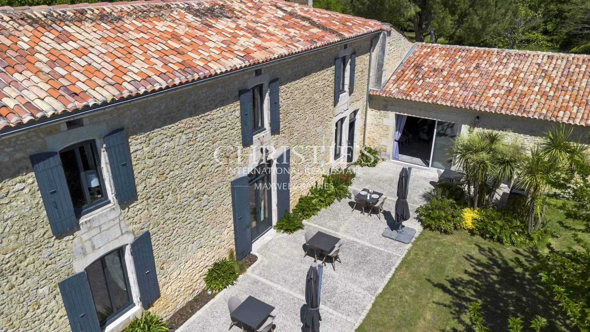 7 Bedroom Villa/Townhouse's Image 25