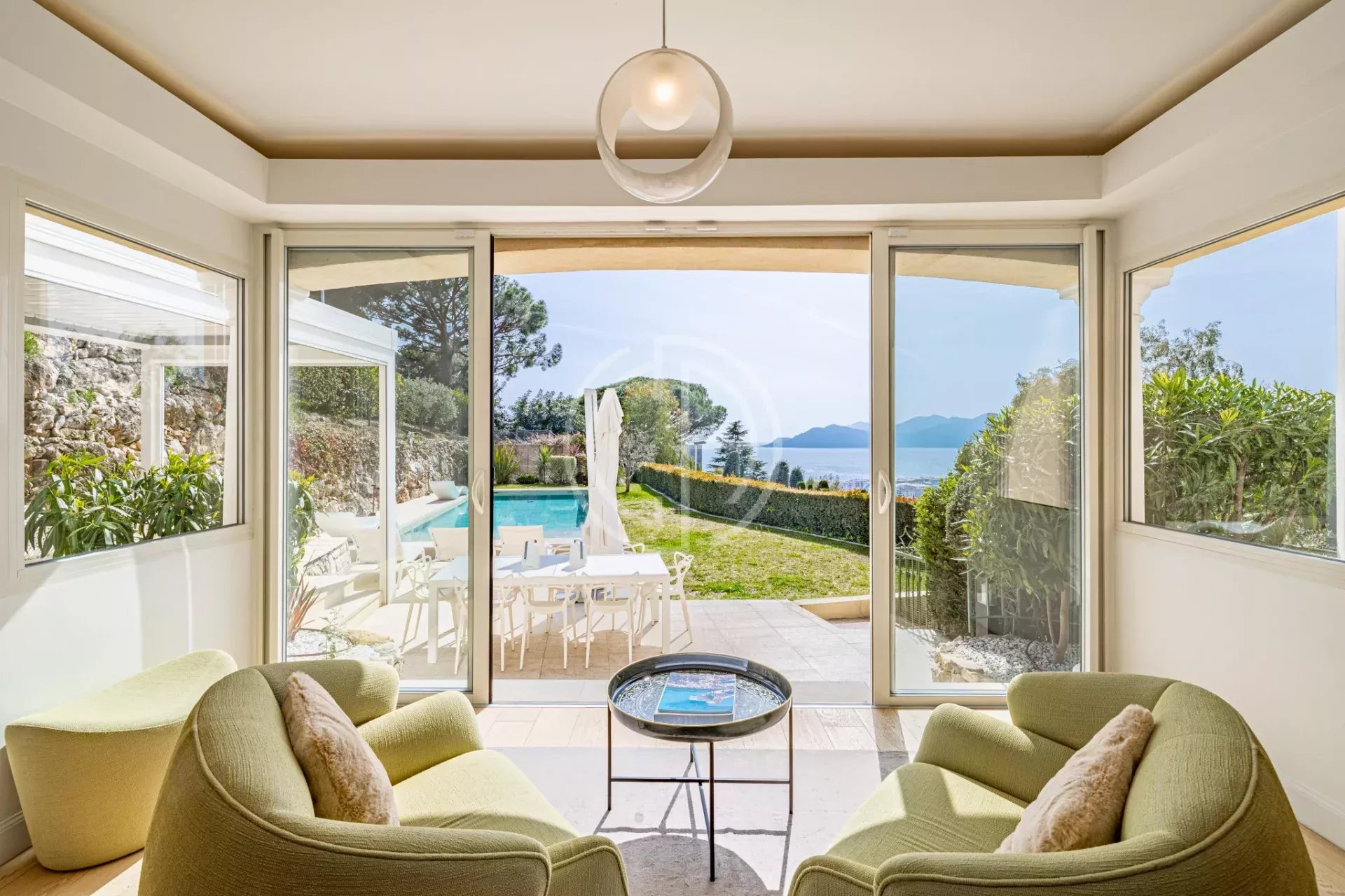 CANNES - SUPERBE VILLA - 5mn des plages