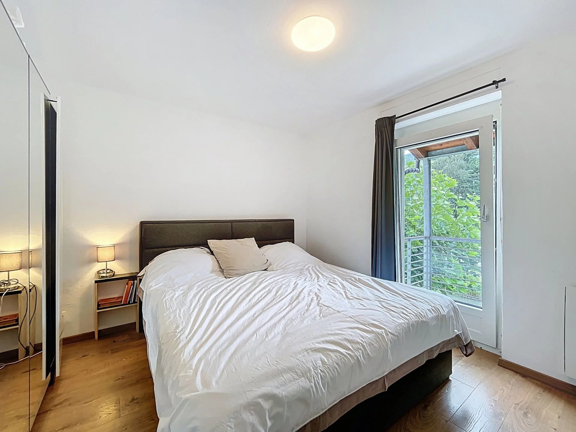 Charmante villa contiguë avec grand jardin