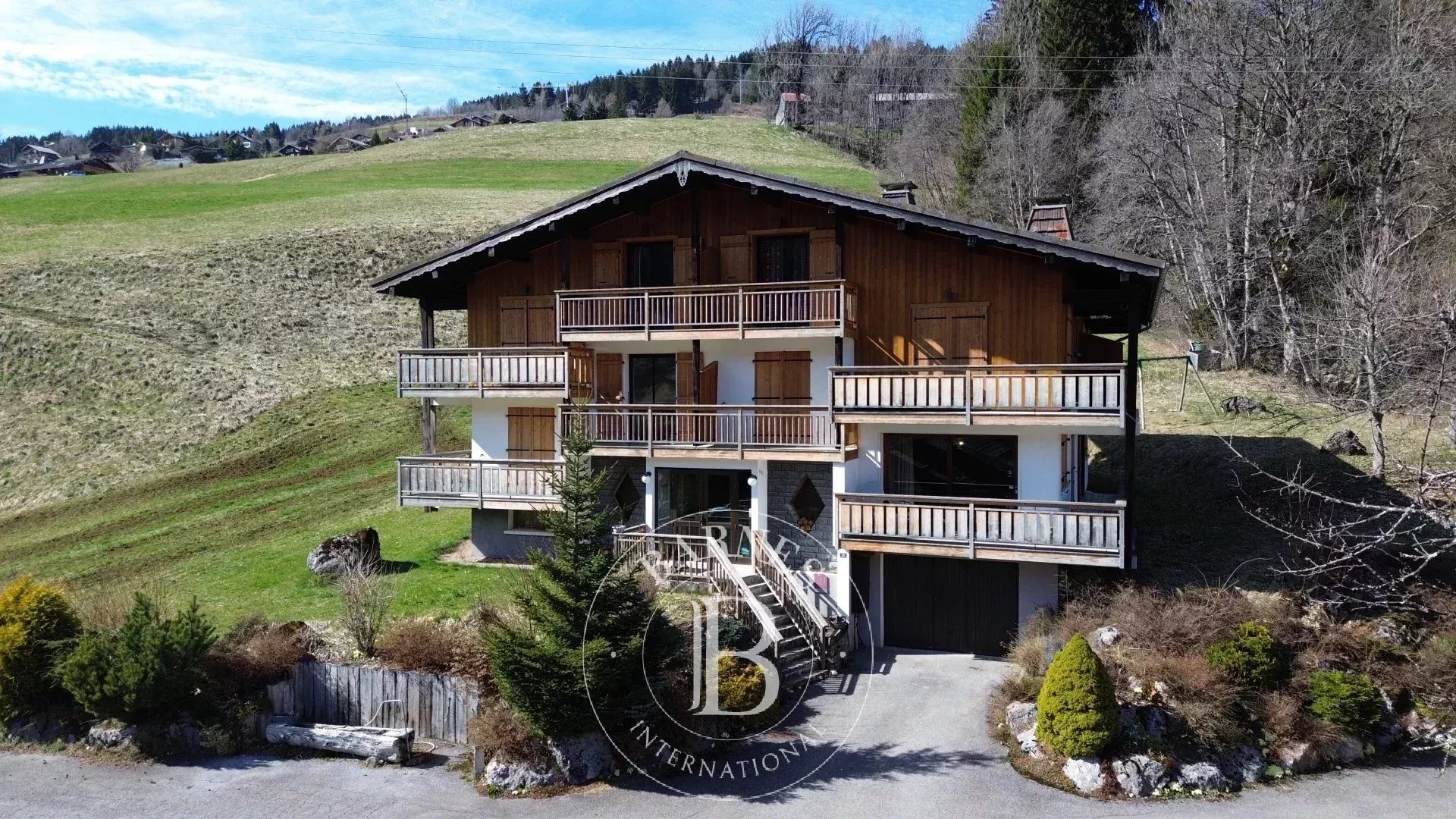 Chalet de 450 m² to renovate - Les Gets - Close to the lift Accommodation in Les Gets