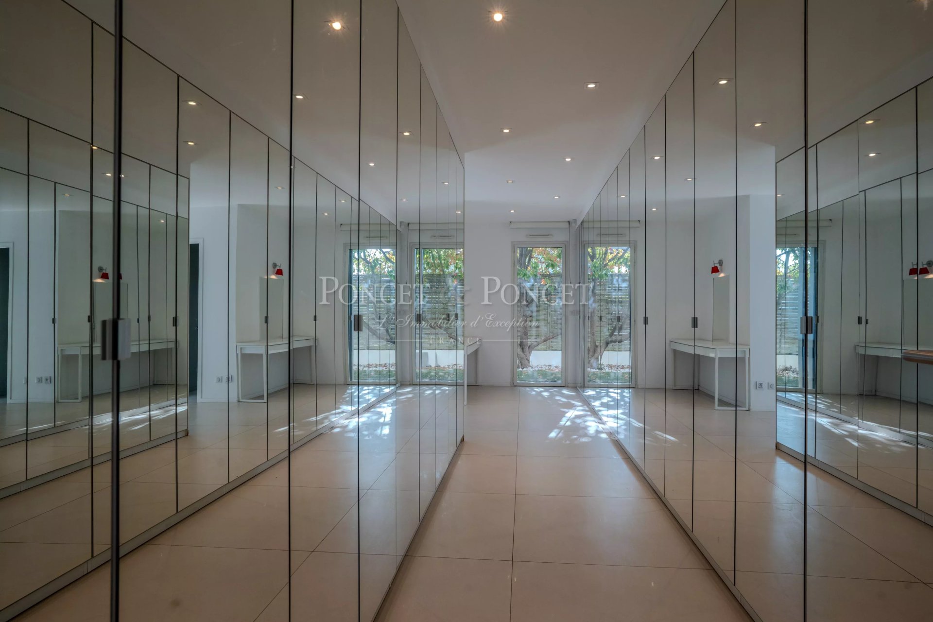 6 Bedroom Villa/Townhouse's Image 8