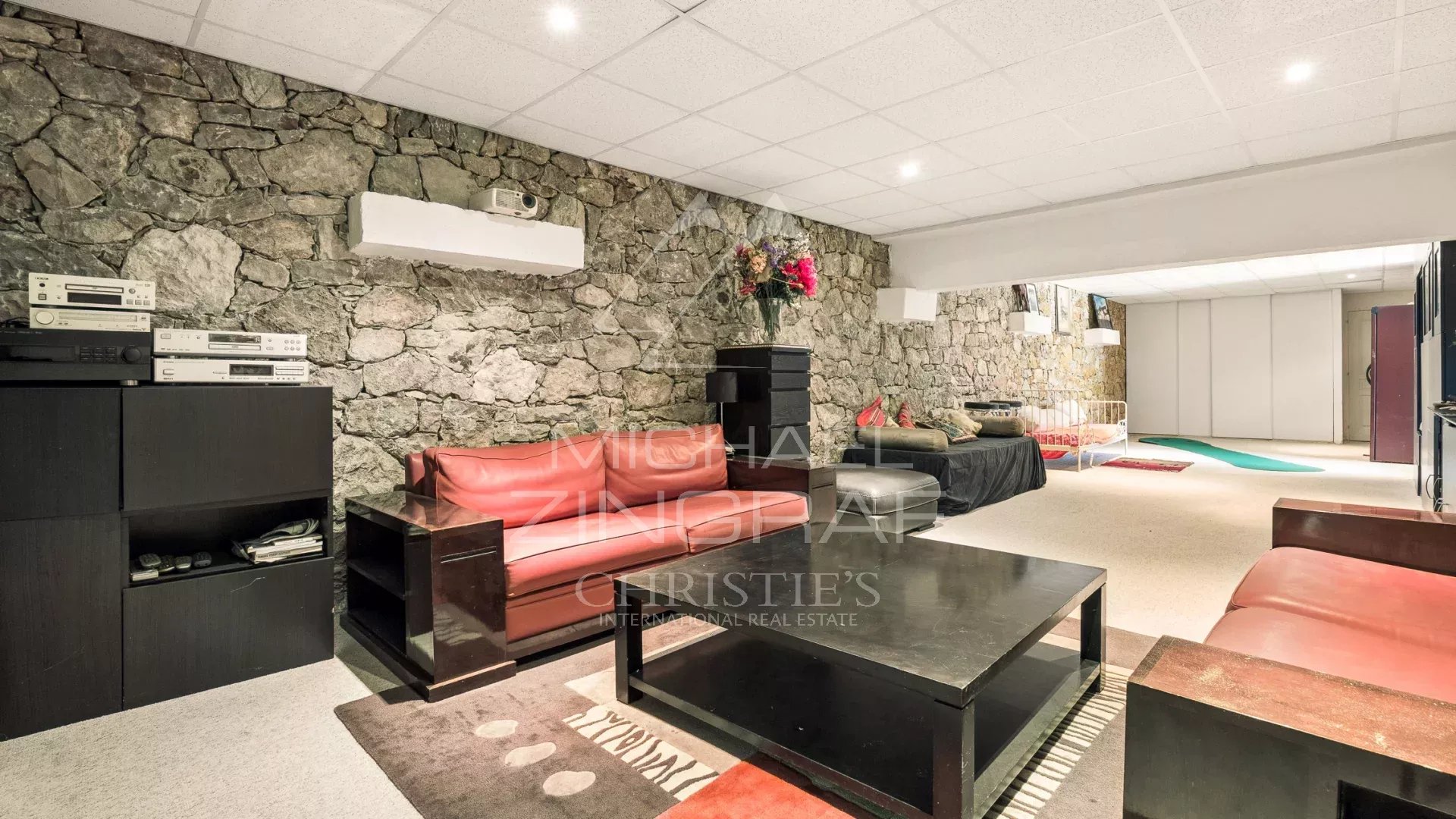 5 Bedroom Villa/Townhouse's Image 7