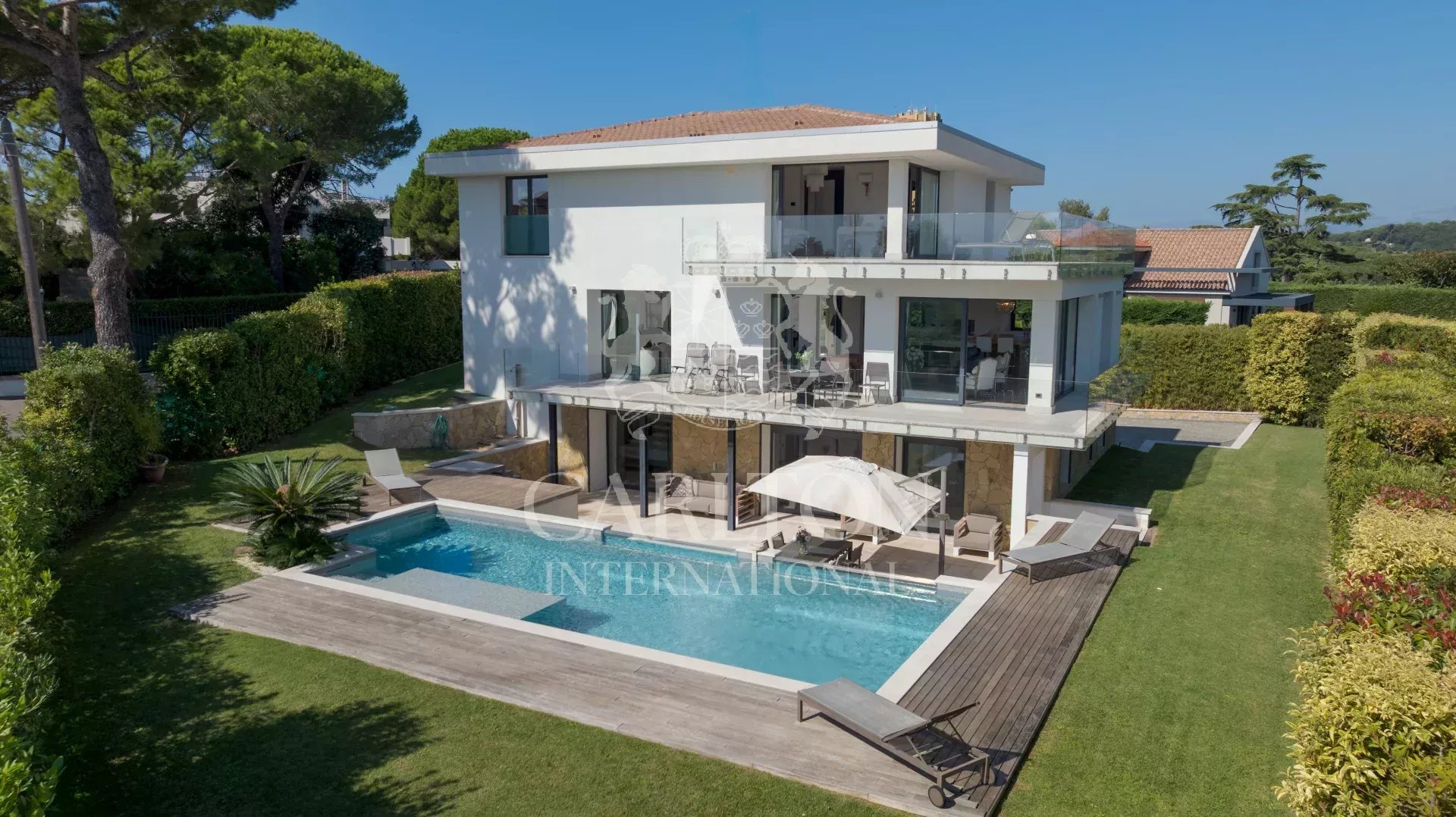 SUPER CANNES Luxury Contemporary Villa with Sea and Mountains Views