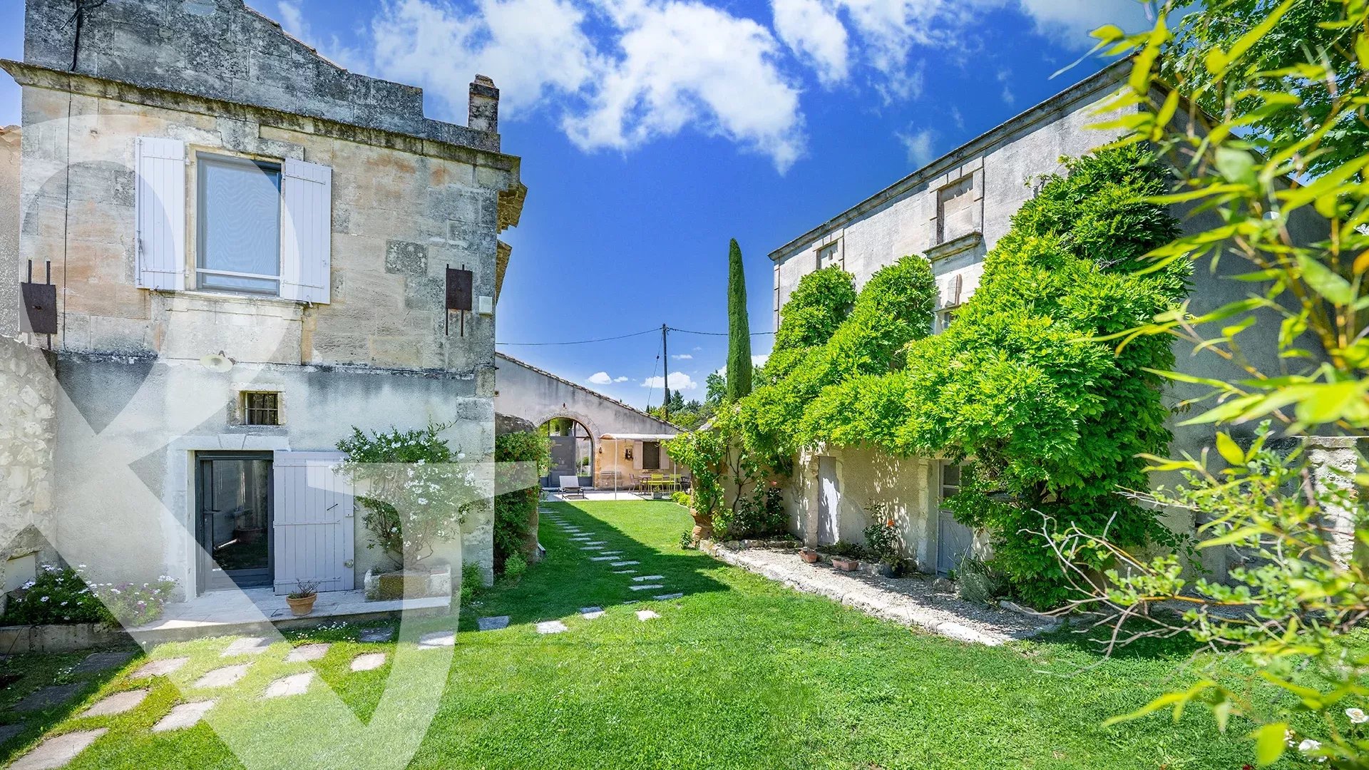 AUTHENTIQUE MAS DE VILLAGE