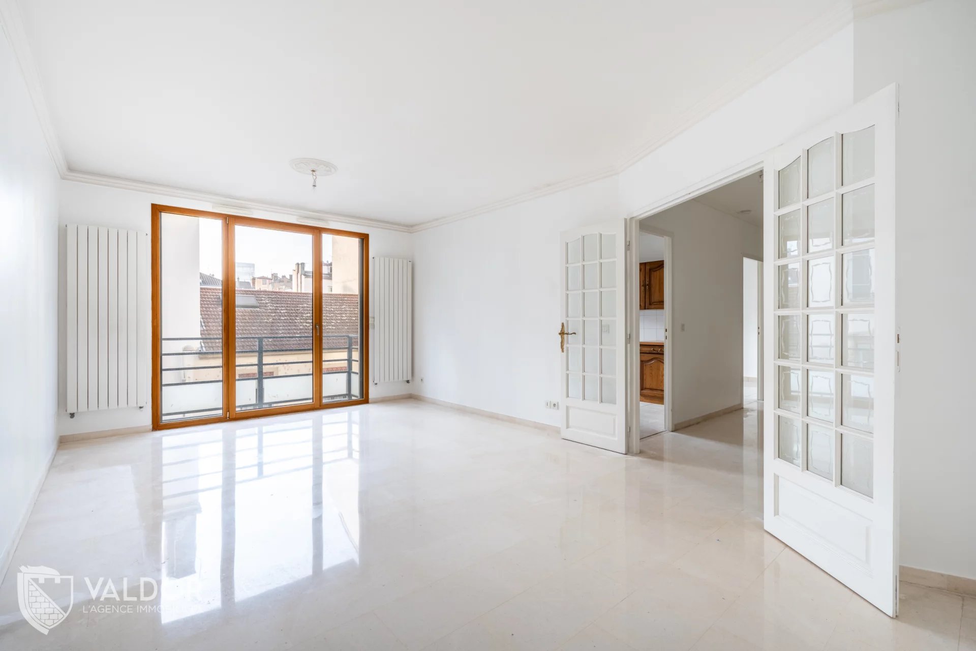 LYON 6ᵉ - BROTTEAUX. Spacieux appartement T2 de 60 m² avec parking privatif en sous-sol.