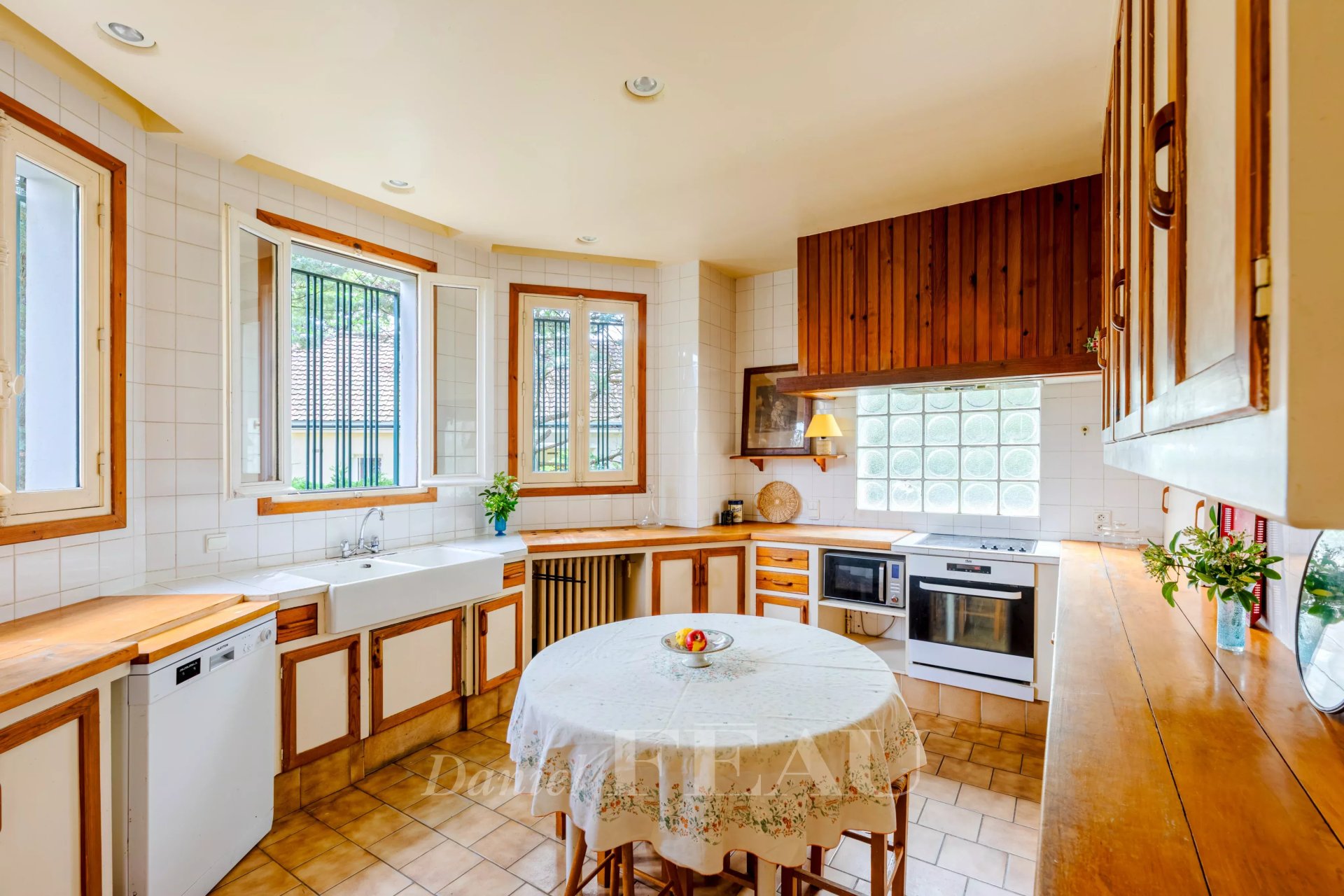 7 Bedroom Villa/Townhouse's Image 18