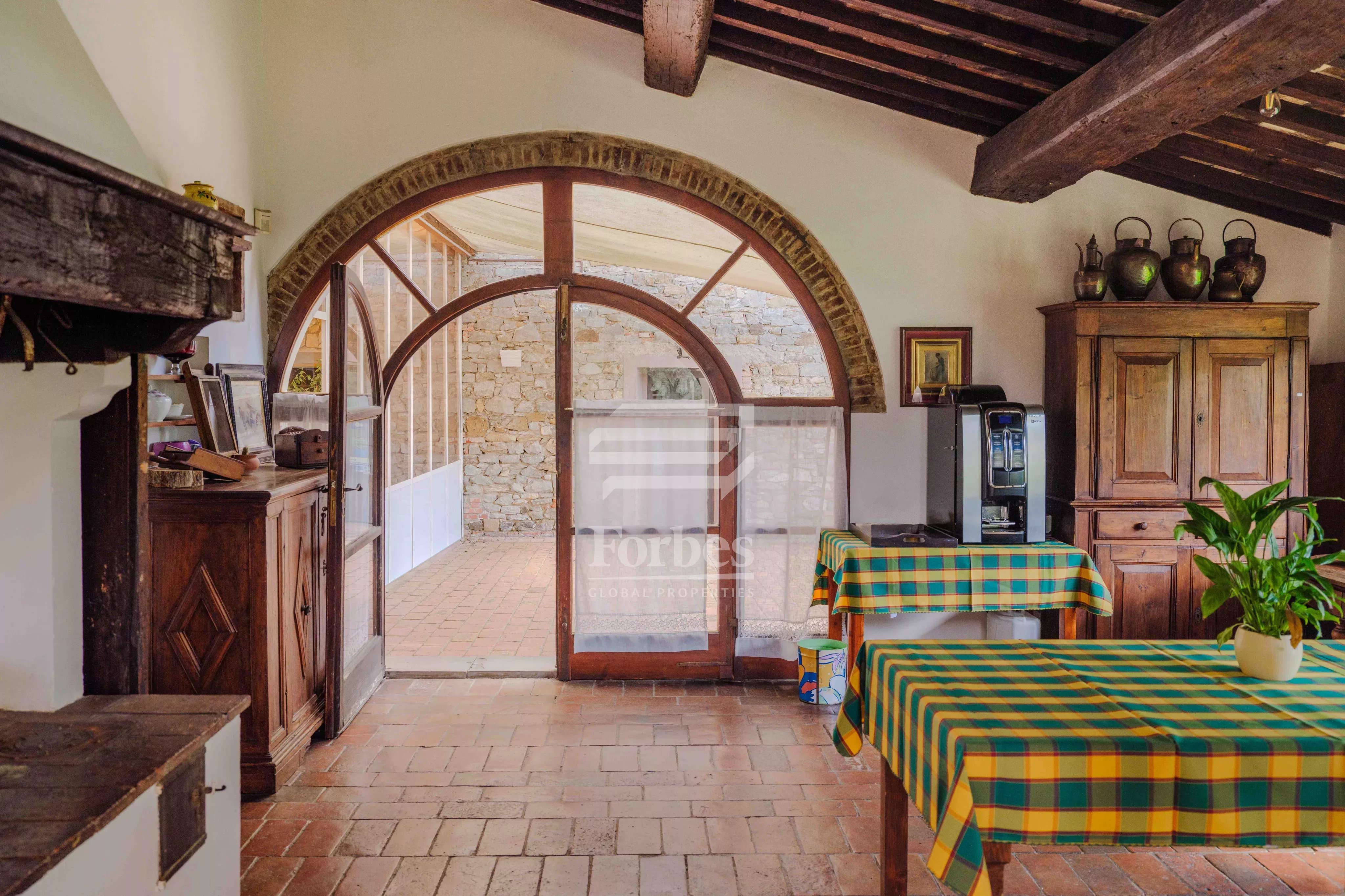 Farmhouse for sale in Tuscany, just minutes from Florence
