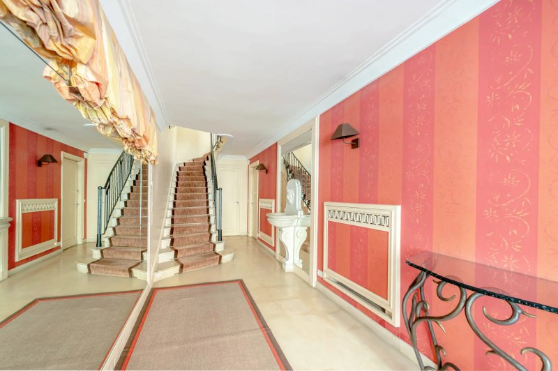 For Sale Mansion | Neuilly-sur-Seine - picture 2