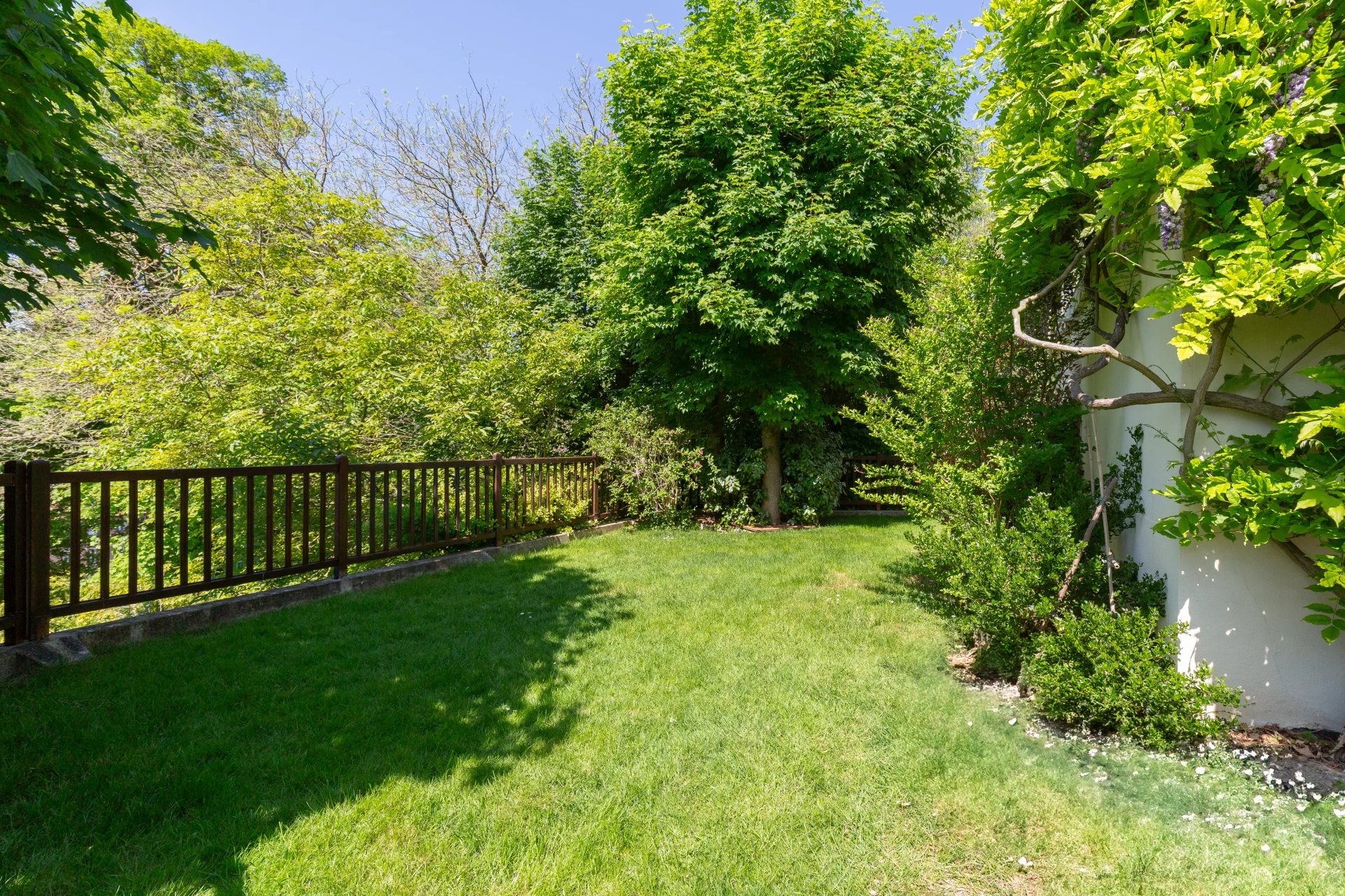 A vendre-Saint Germain en laye-Prieuré-Maison-5 chambres-Terrain arboré de 722 m2 - picture 3