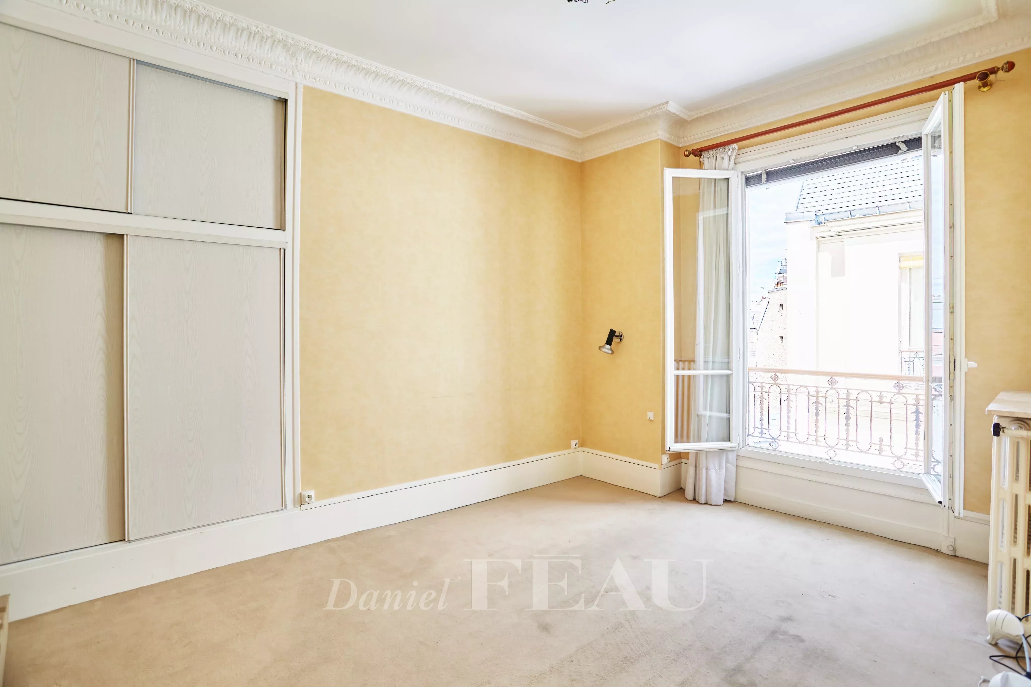 Sale Apartment Paris 17th