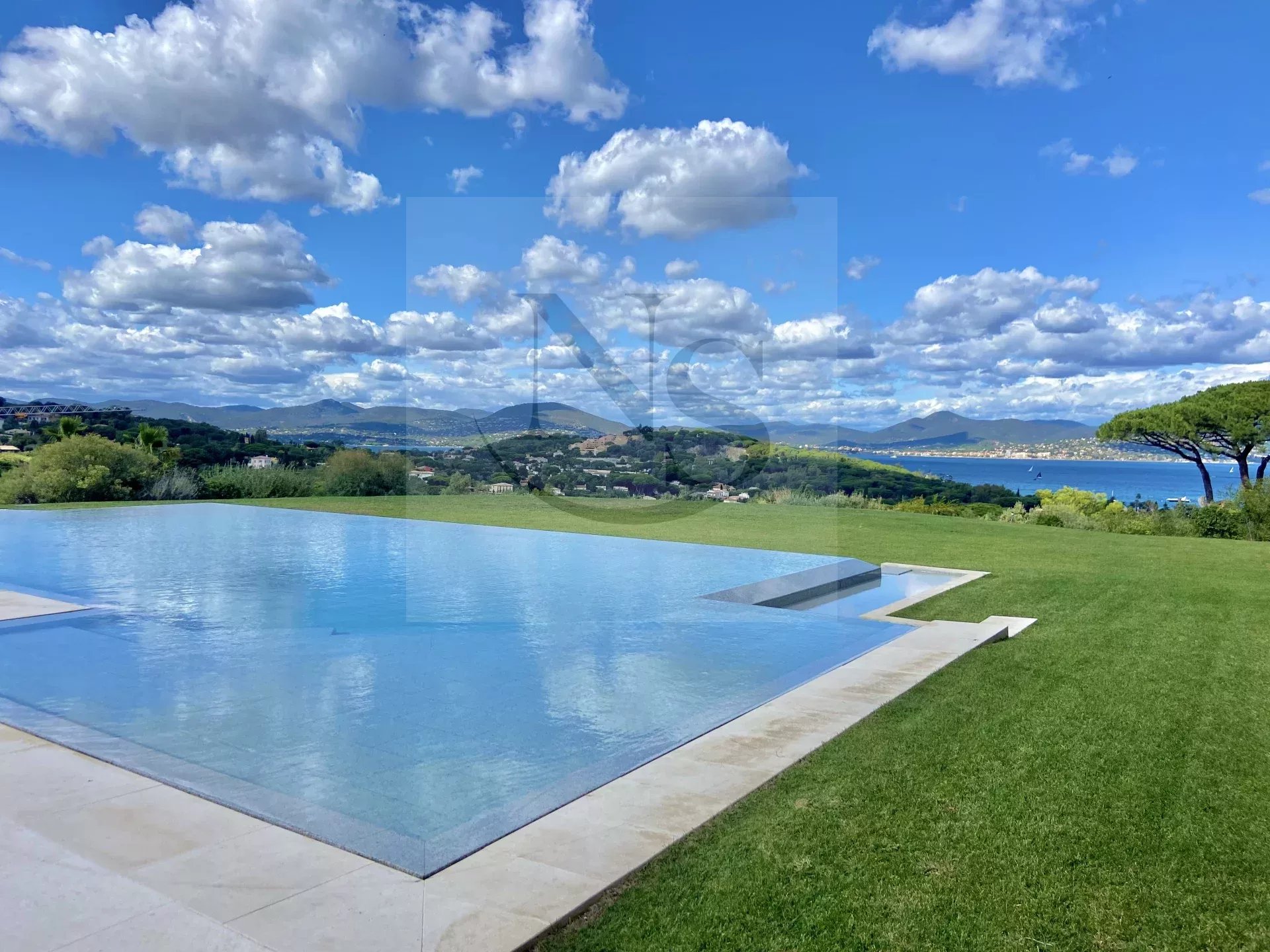 SAINT-TROPEZ / VILLA D'ARCHITECTE - VUE PANORAMIQUE - Photo 5