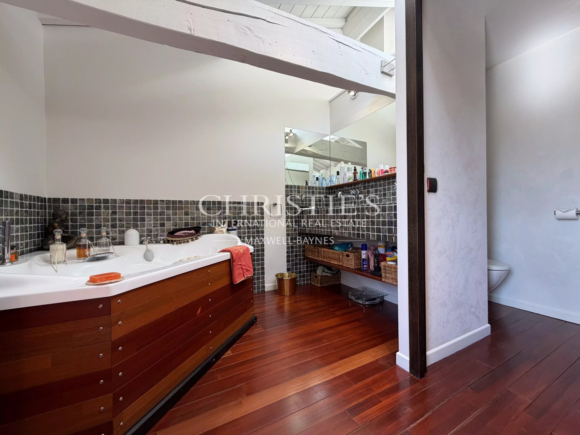 6 Bedroom Villa/Townhouse's Image 23