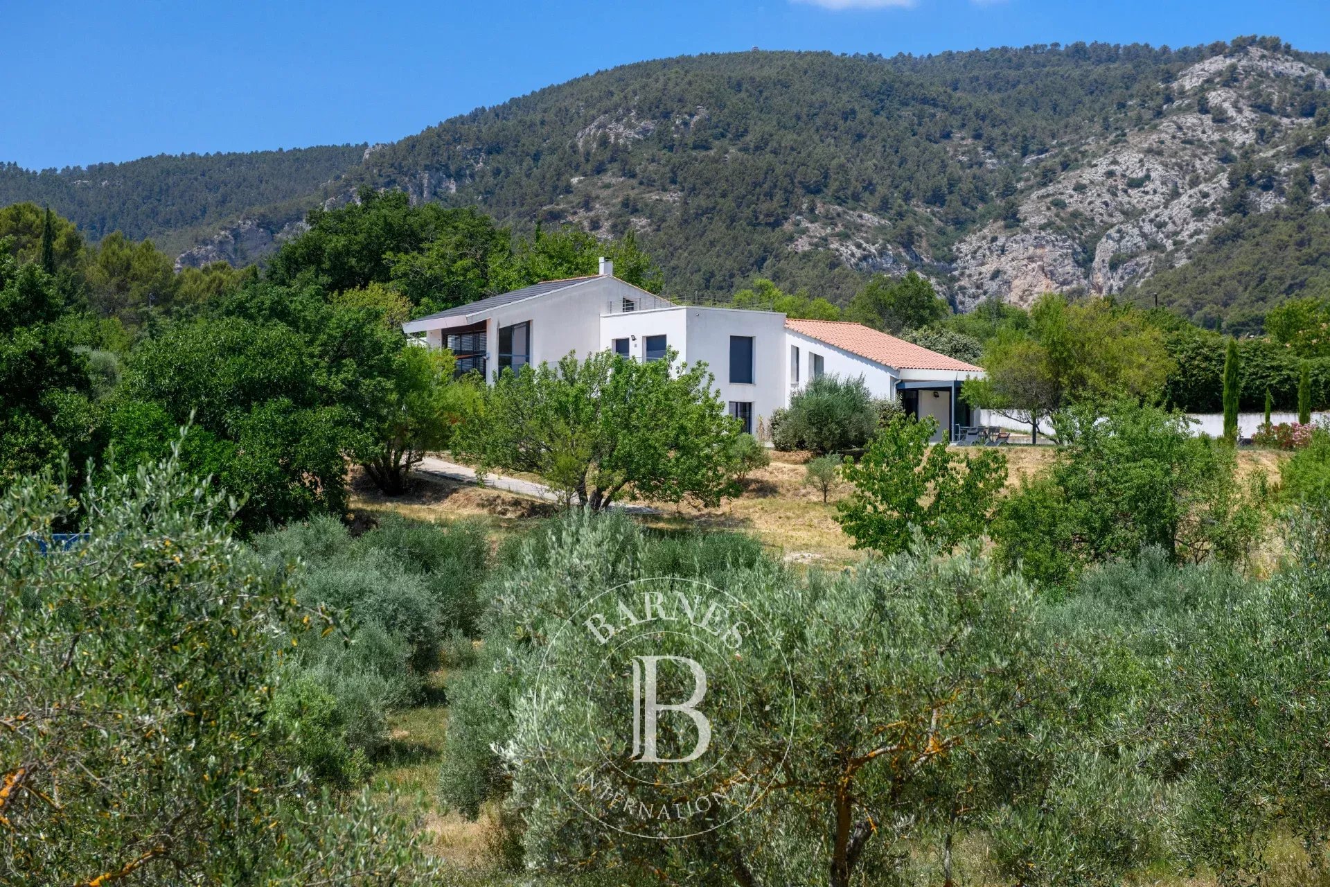 SAINT-ZACHARIE – PROPRIÉTÉ D’ARCHITECTE -  PISCINE À DÉBORDEMENT - TERRAIN 1,7 HECTARE-