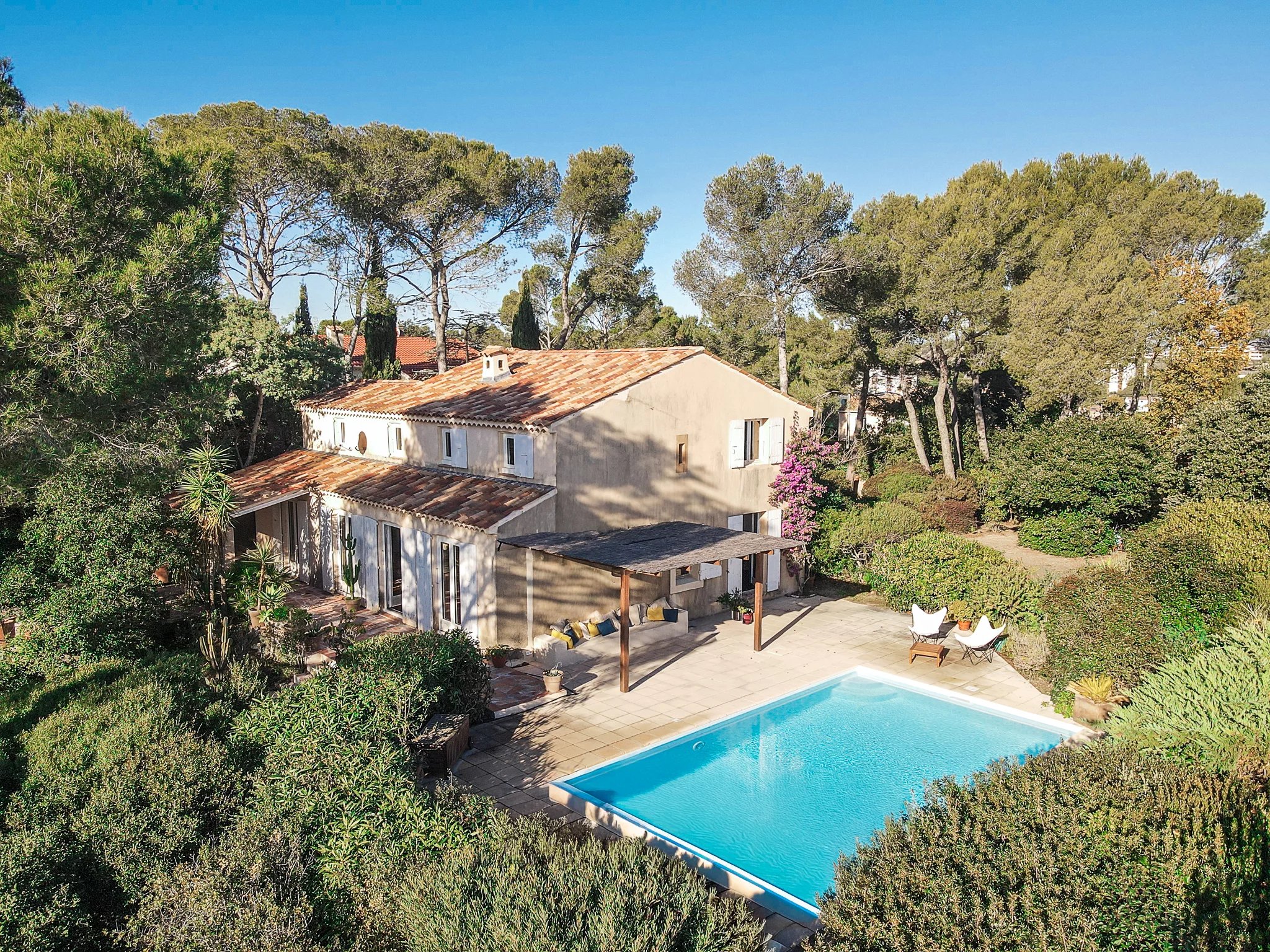 Belle propriété plein sud avec piscine et jardin arboré à Saint-Raphaël