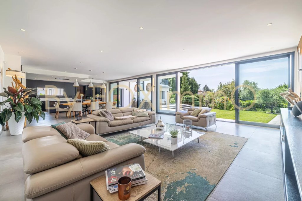 Villa for sale in Biot — Contemporary Luxury Villa for Sale in Biot | Exceptional Family Estate