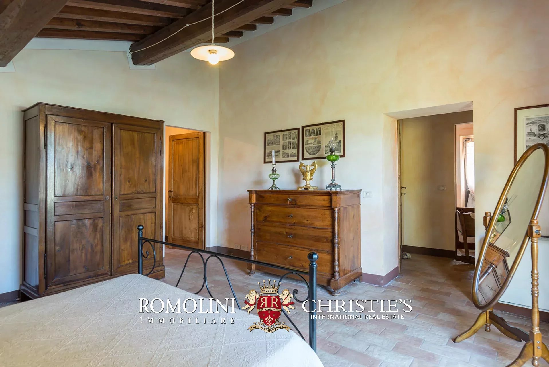 10 Bedroom Villa/Townhouse's Image 30