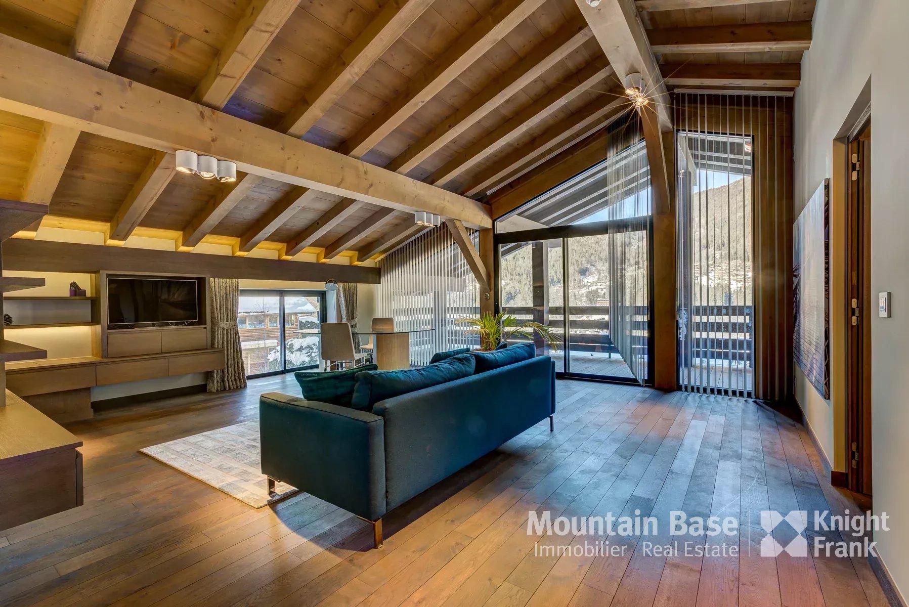 Photo of Beautifully designed, contemporary 4/5 bedroom chalet in a quiet area of Les Houches