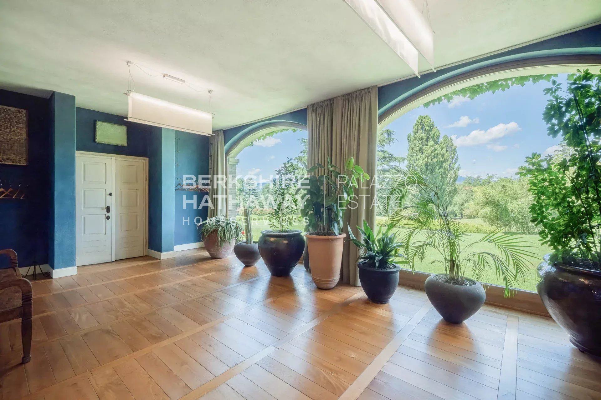 Raffinata Villa Storica Restaurata con Vista sulle Prealpi, a pochi minuti da Varese