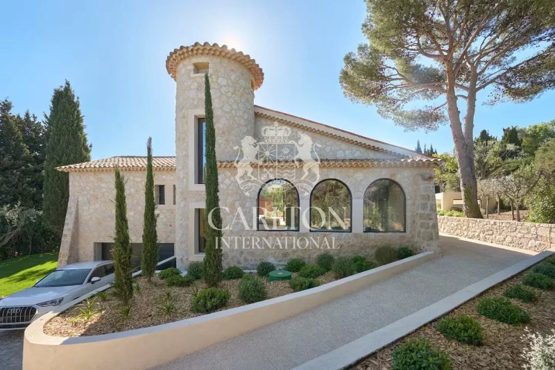 Mougins
