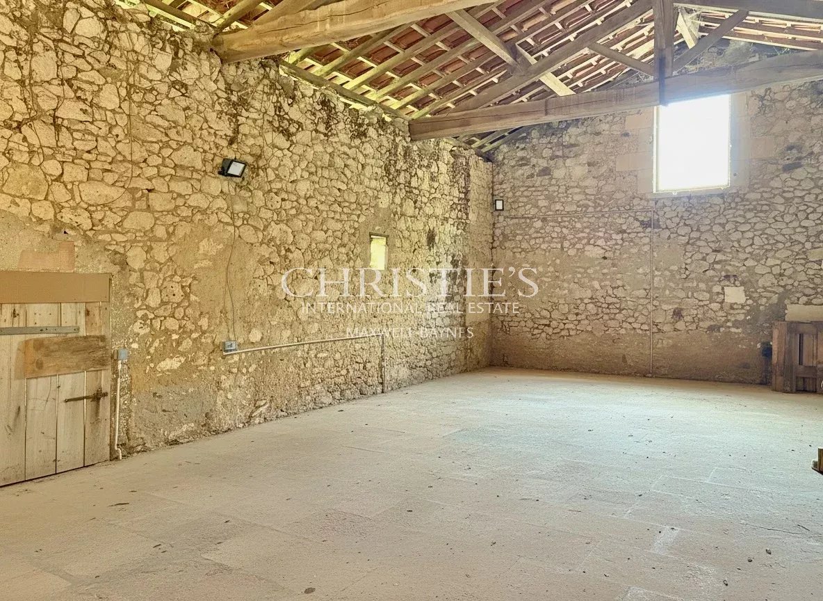 6 Bedroom Chateau's Image 27