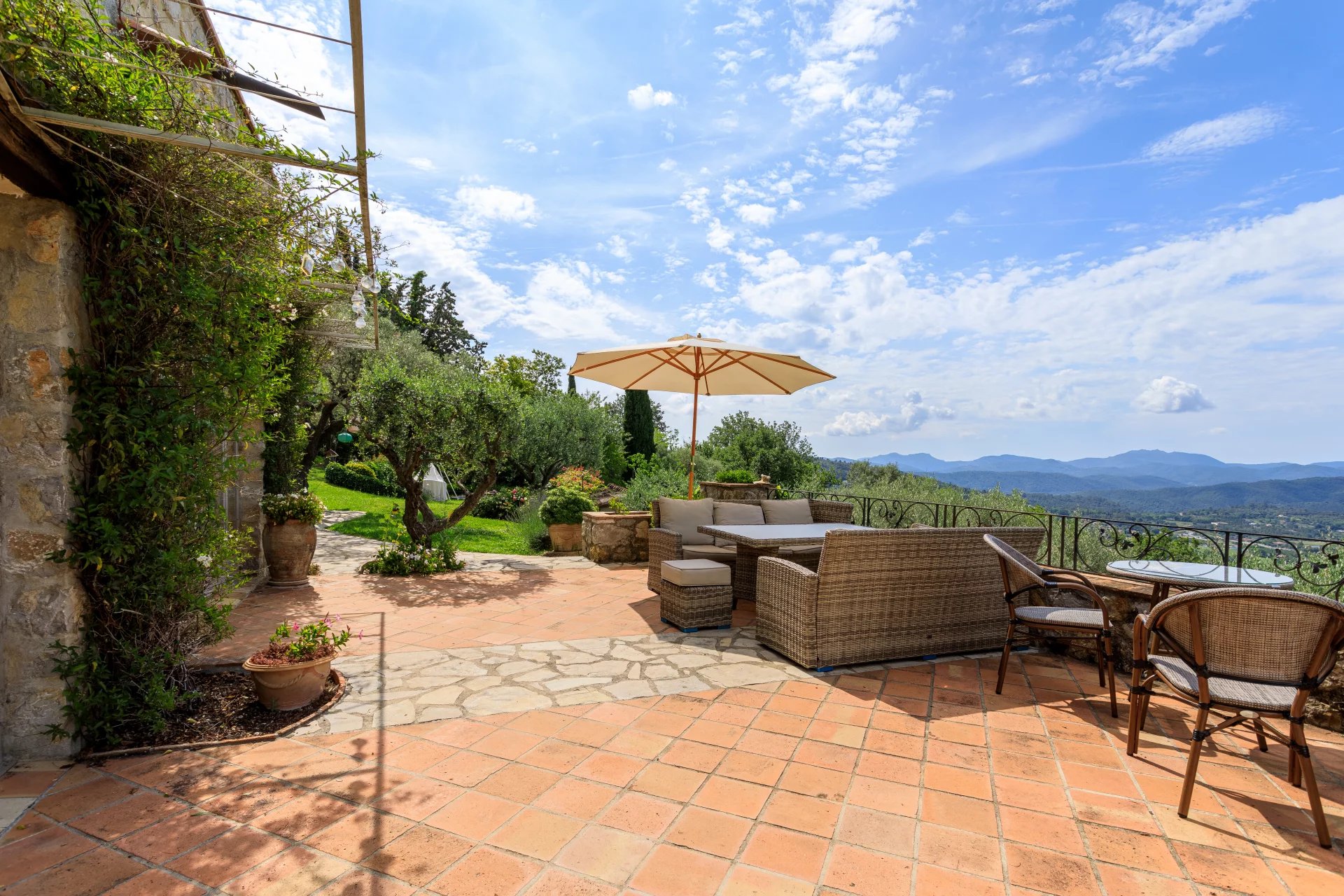 Superb property with panoramic view - Montauroux