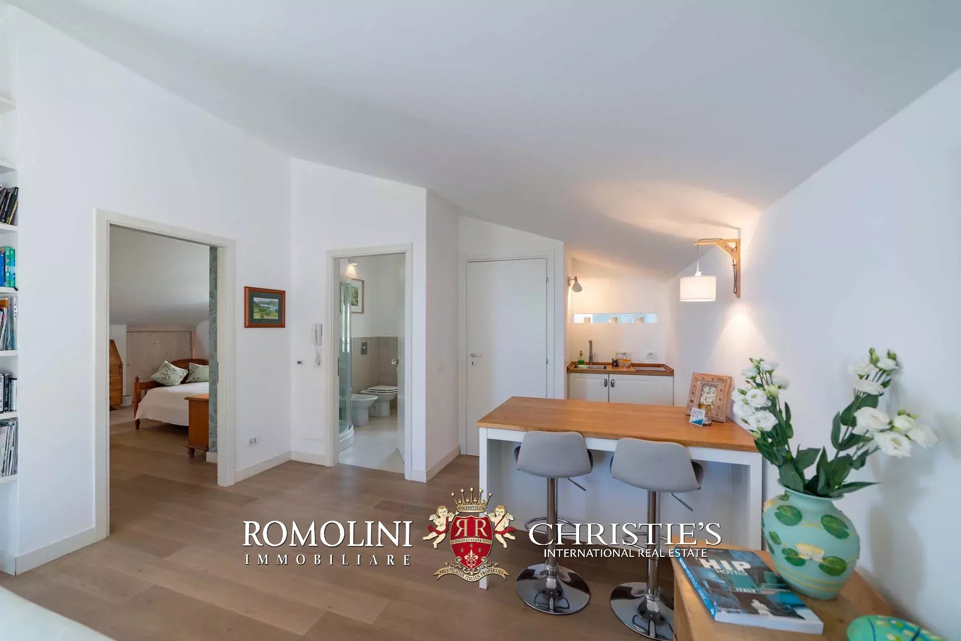 6 Bedroom Villa/Townhouse's Image 74