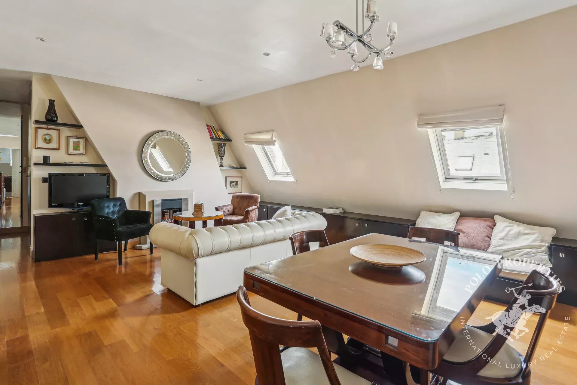 High floor - Av. Montaigne
