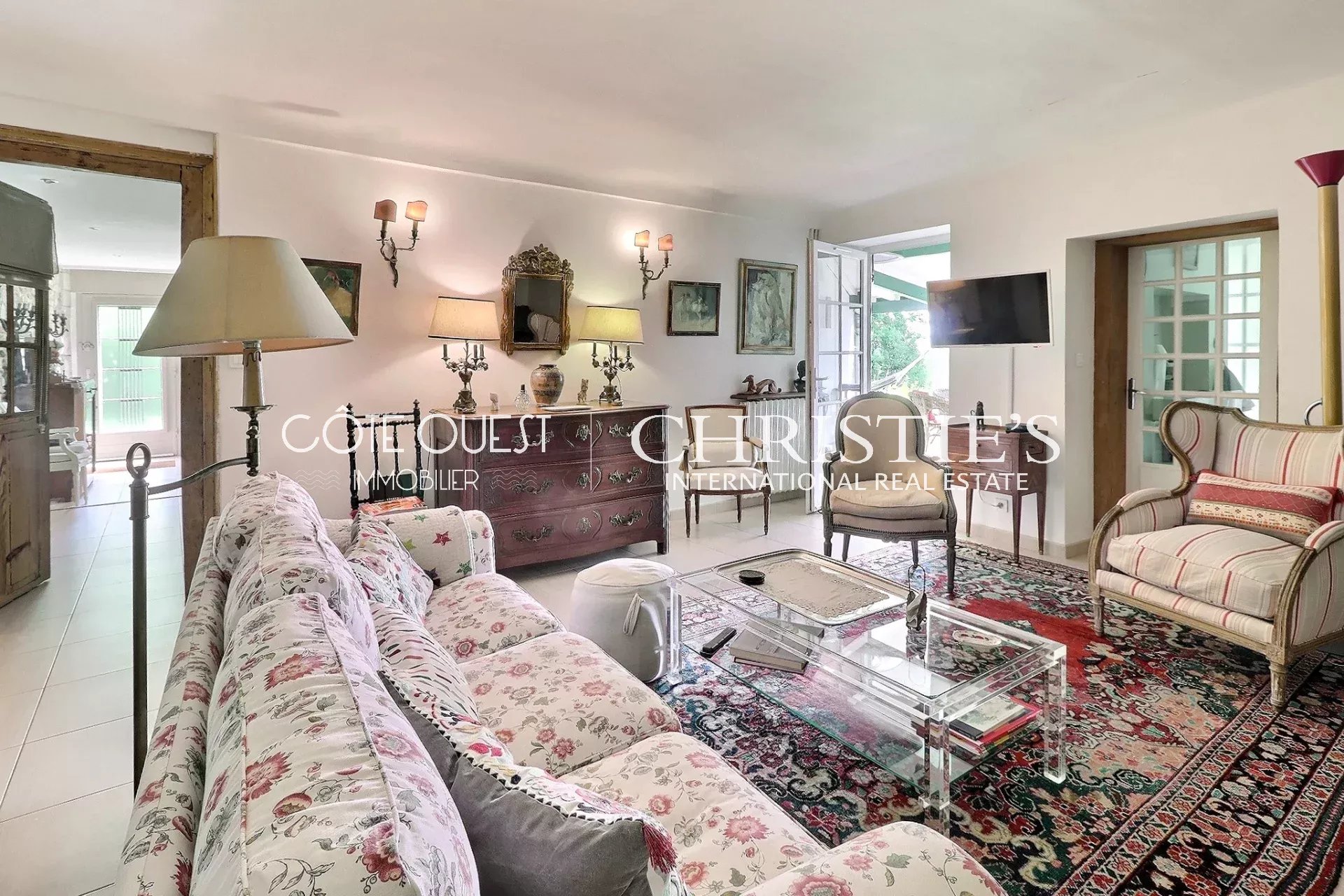 5 Bedroom Villa/Townhouse's Image 4