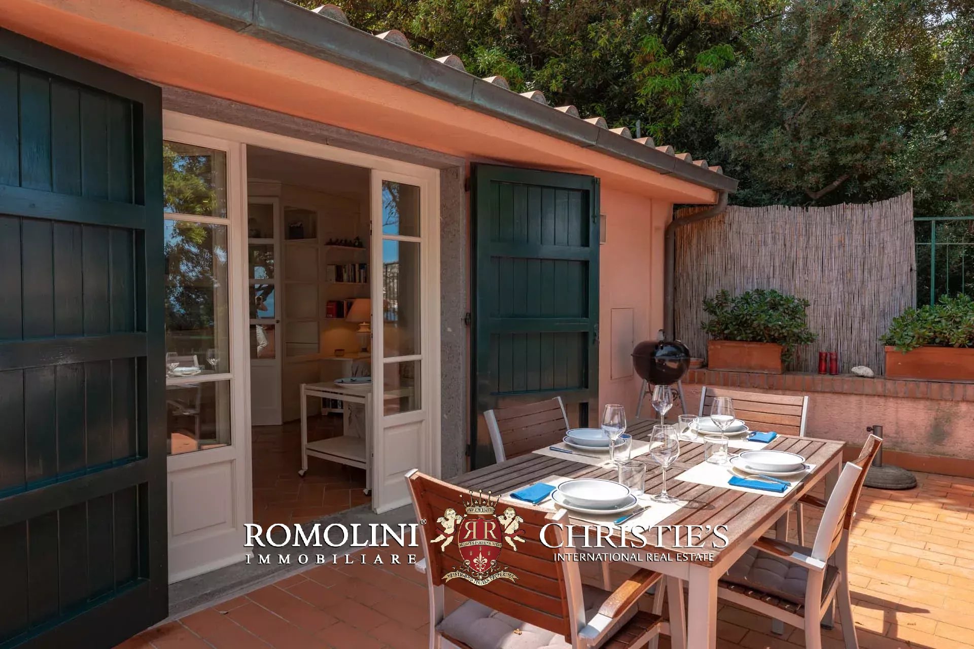 11 Bedroom Villa/Townhouse's Image 28