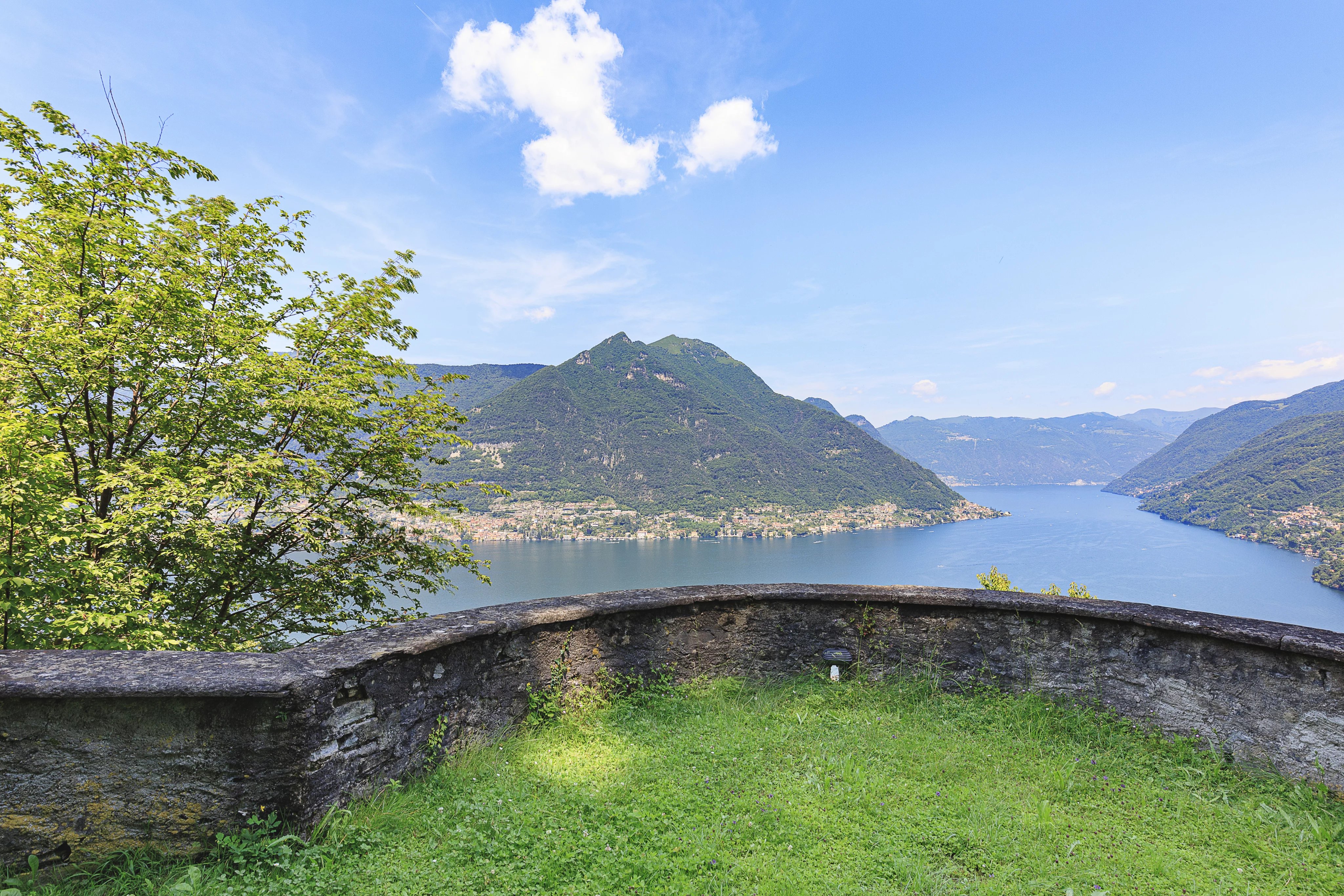 Villa D'Epoca with 7500 park - picture 9 title=