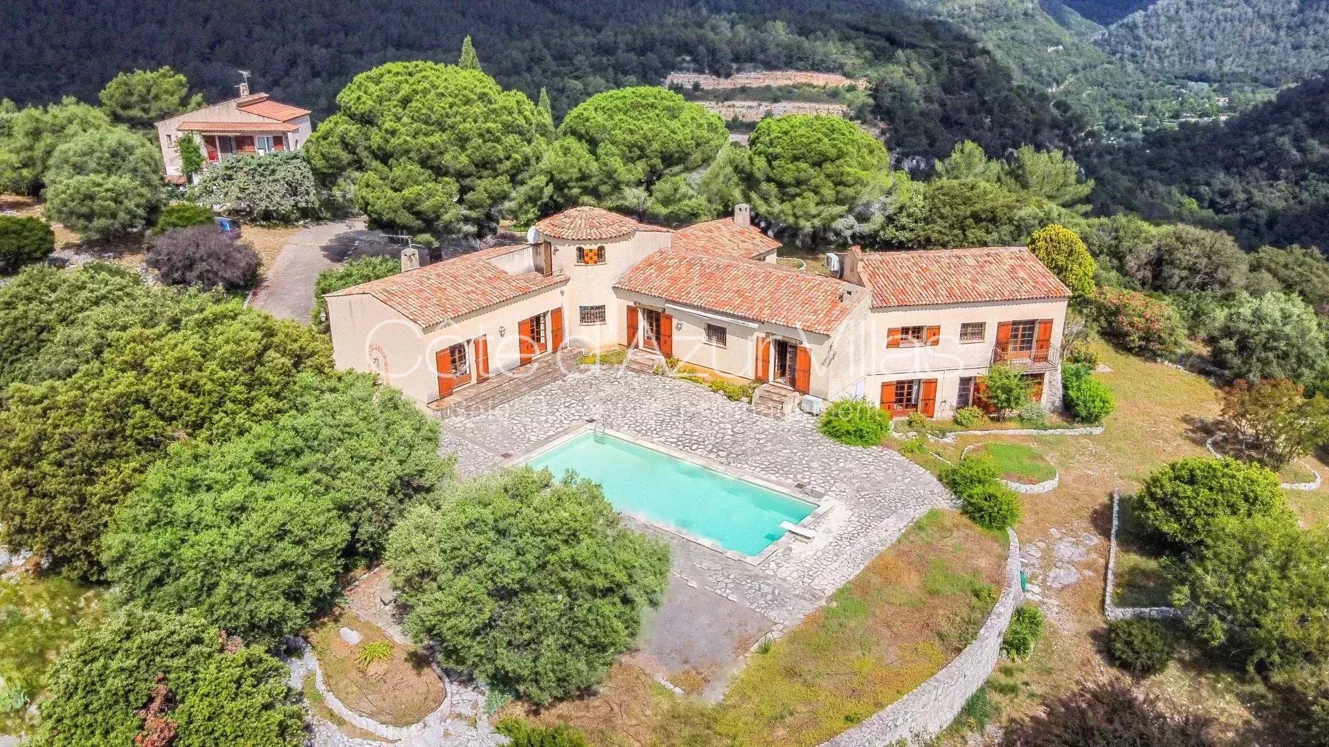 Exceptional gated estate with panoramic seaview