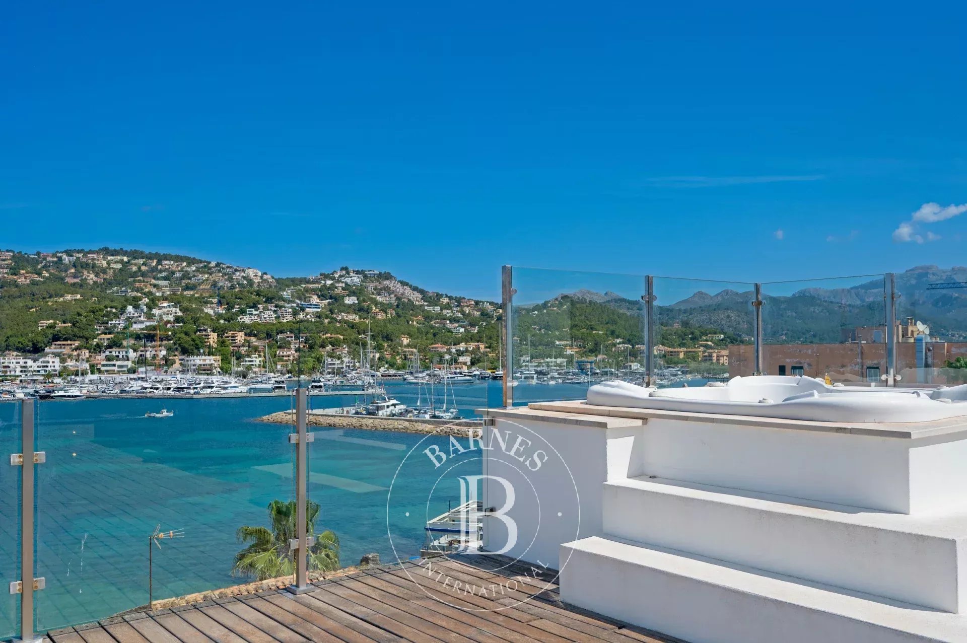 Modern Coastal Penthouse with Roof Terrace and Harbour Views in Puerto de Andratx