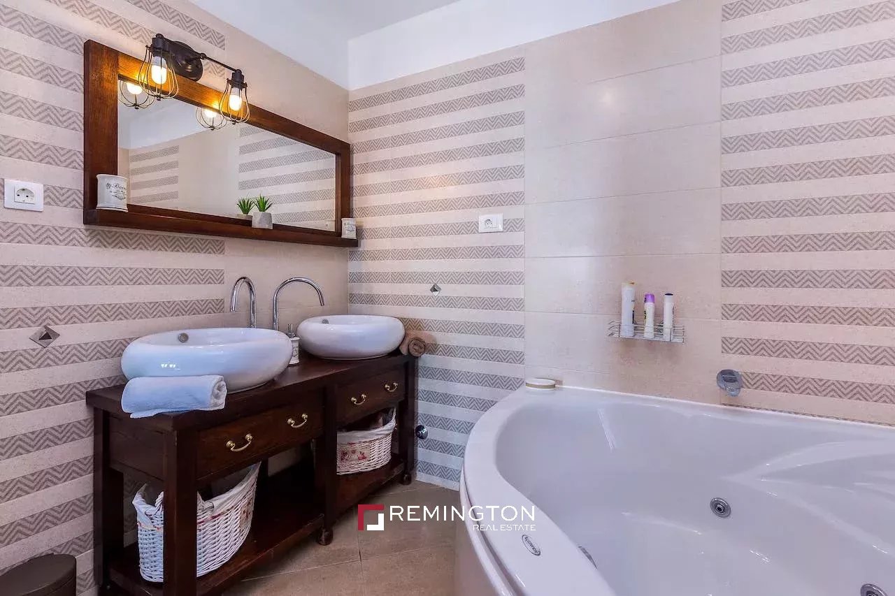 2 Bedroom Villa/Townhouse's Image 3