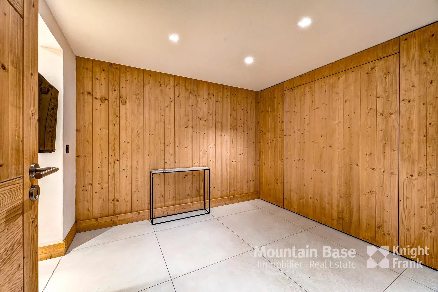Photo of Beautifully finished 5 bedroom chalet with independent apartment in Les Houches