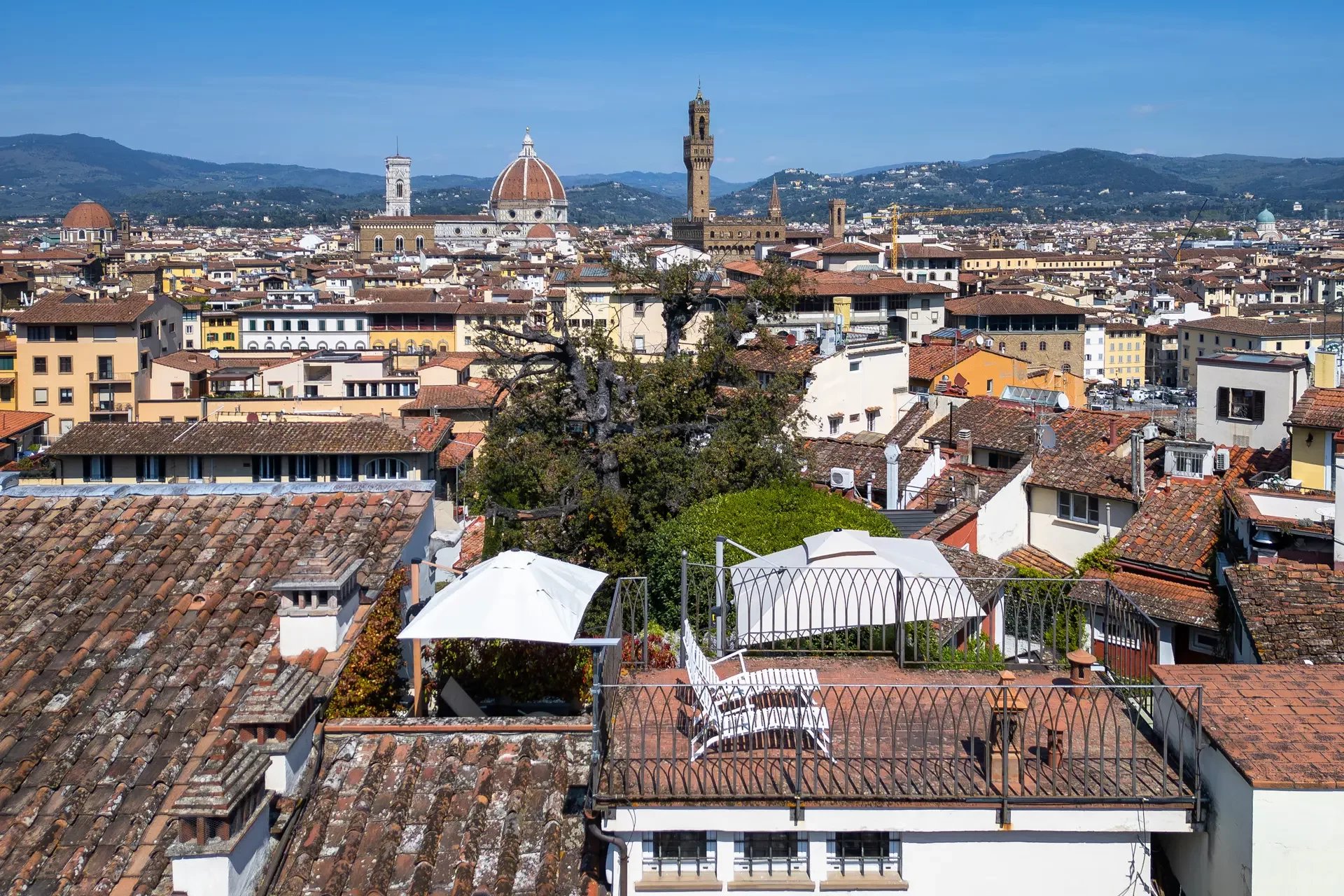  DIMORA DI PREGIO CON GIARDINO E TERRAZZE IN VENDITA A FIRENZE