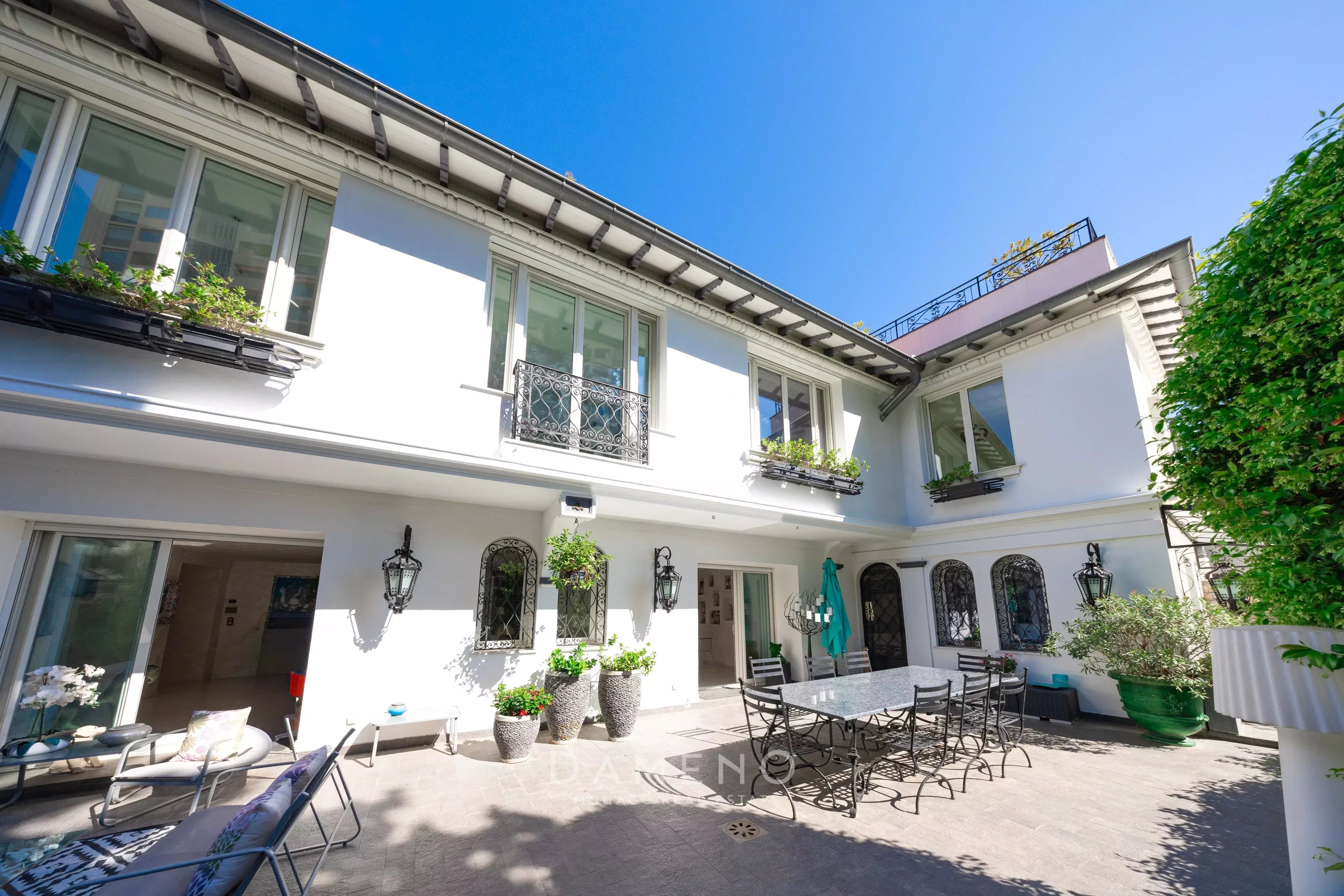 VILLA WITH SWIMMING POOL FOR SALE IN MONACO