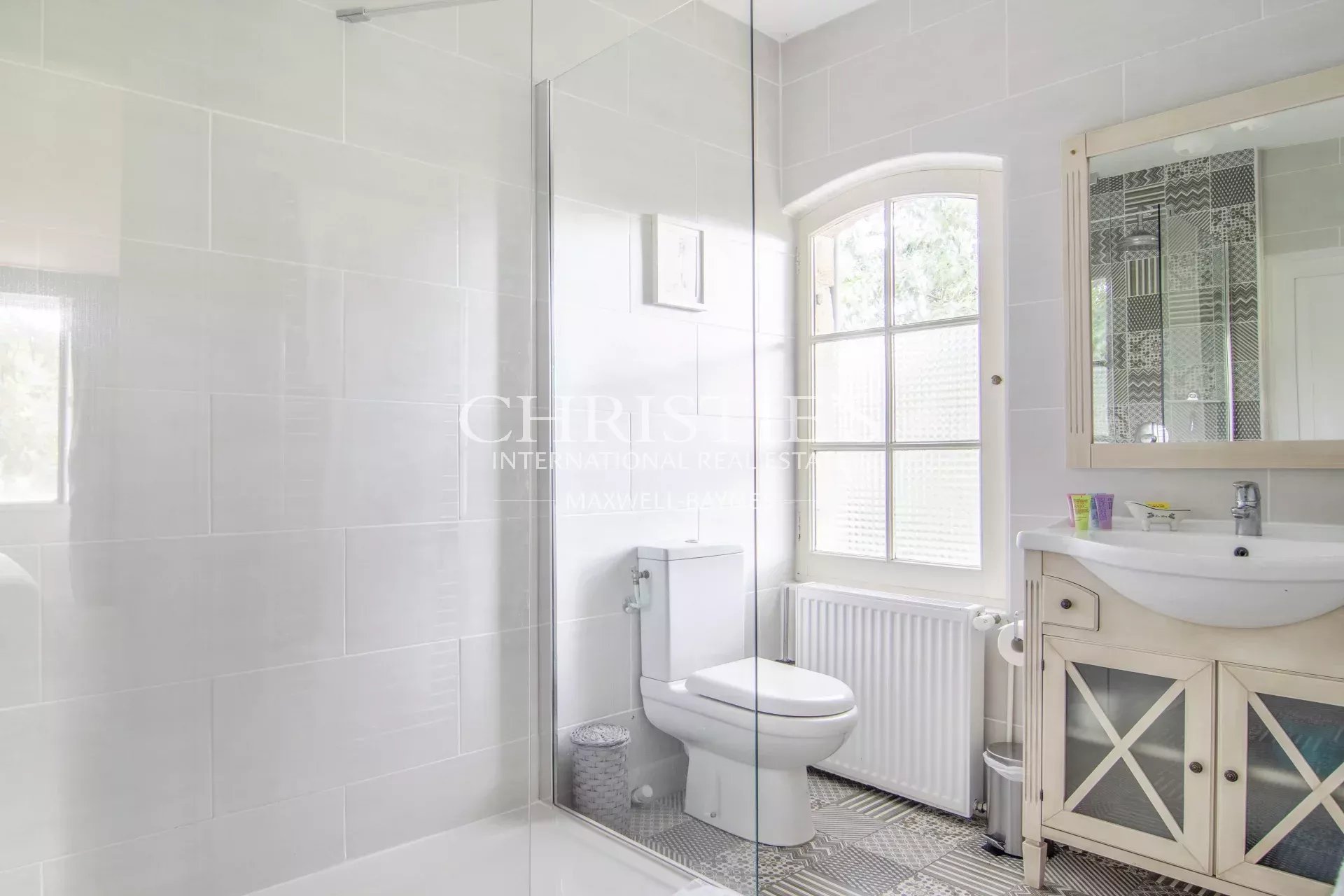 10 Bedroom Villa/Townhouse's Image 16