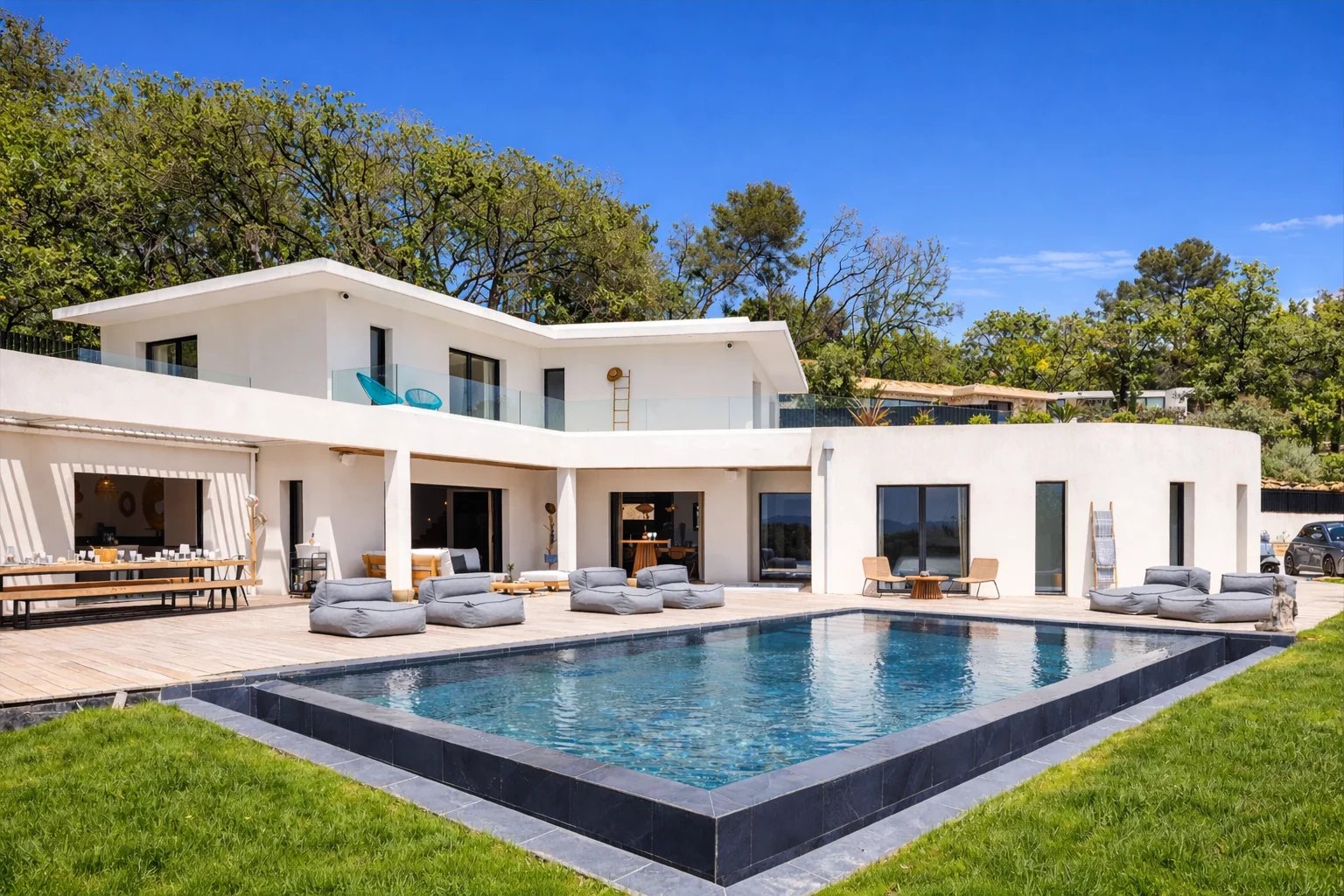 Contemporary villa in a private estate