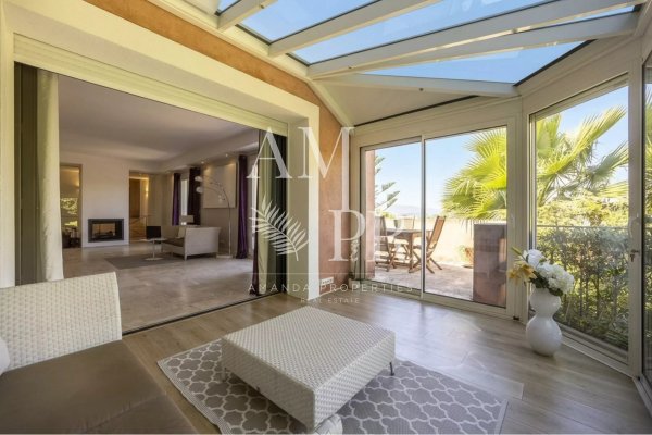Unique Opportunity: Private Estate Featuring 2 Independent Villas and a Swimming Pool. — photo 6