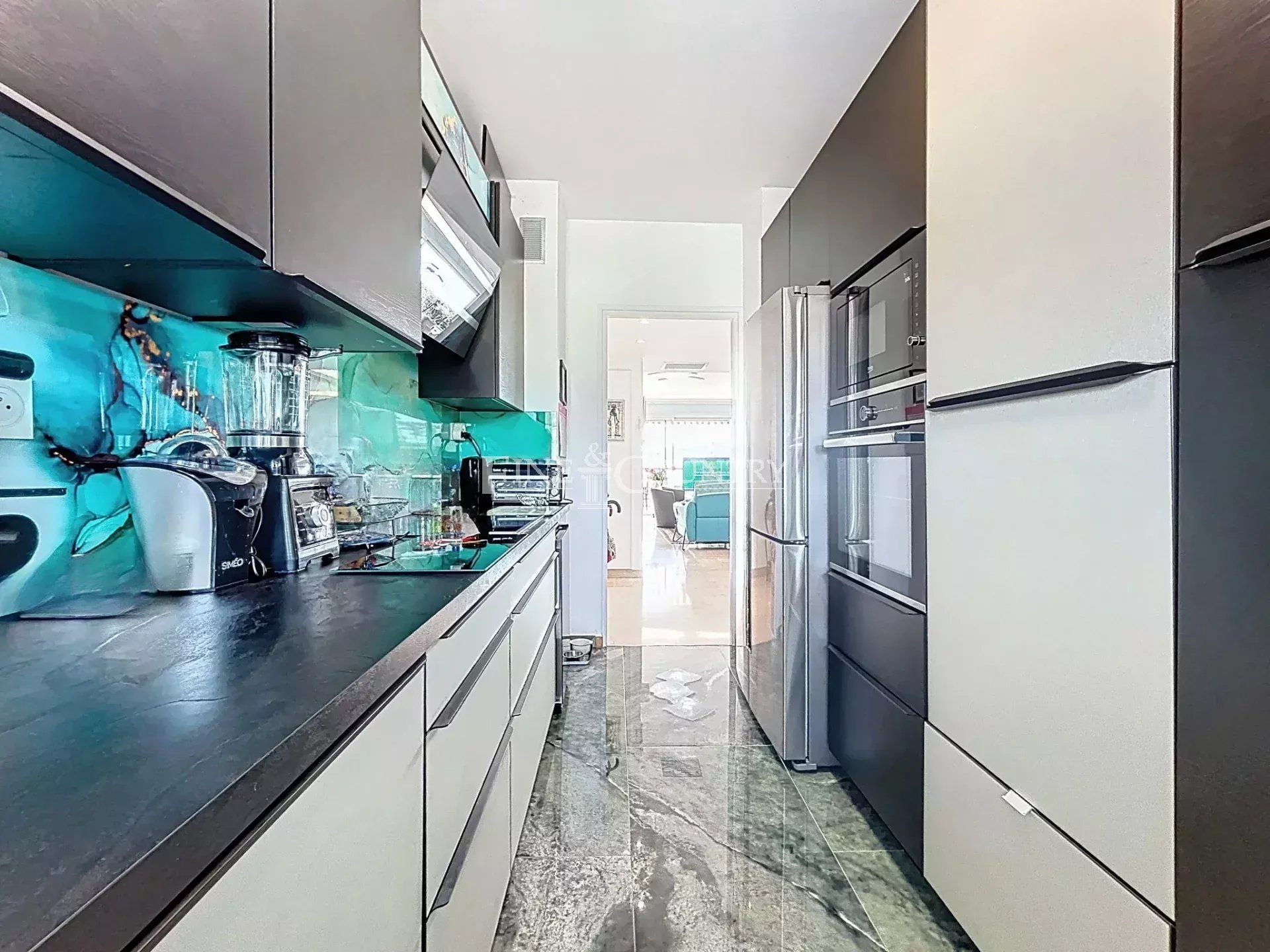 Photo of Apartment 3/4 room for sale in Cannes with sea views