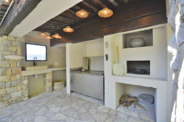 Cannes: absolute calm and close to amenities, villa with pool — photo 2