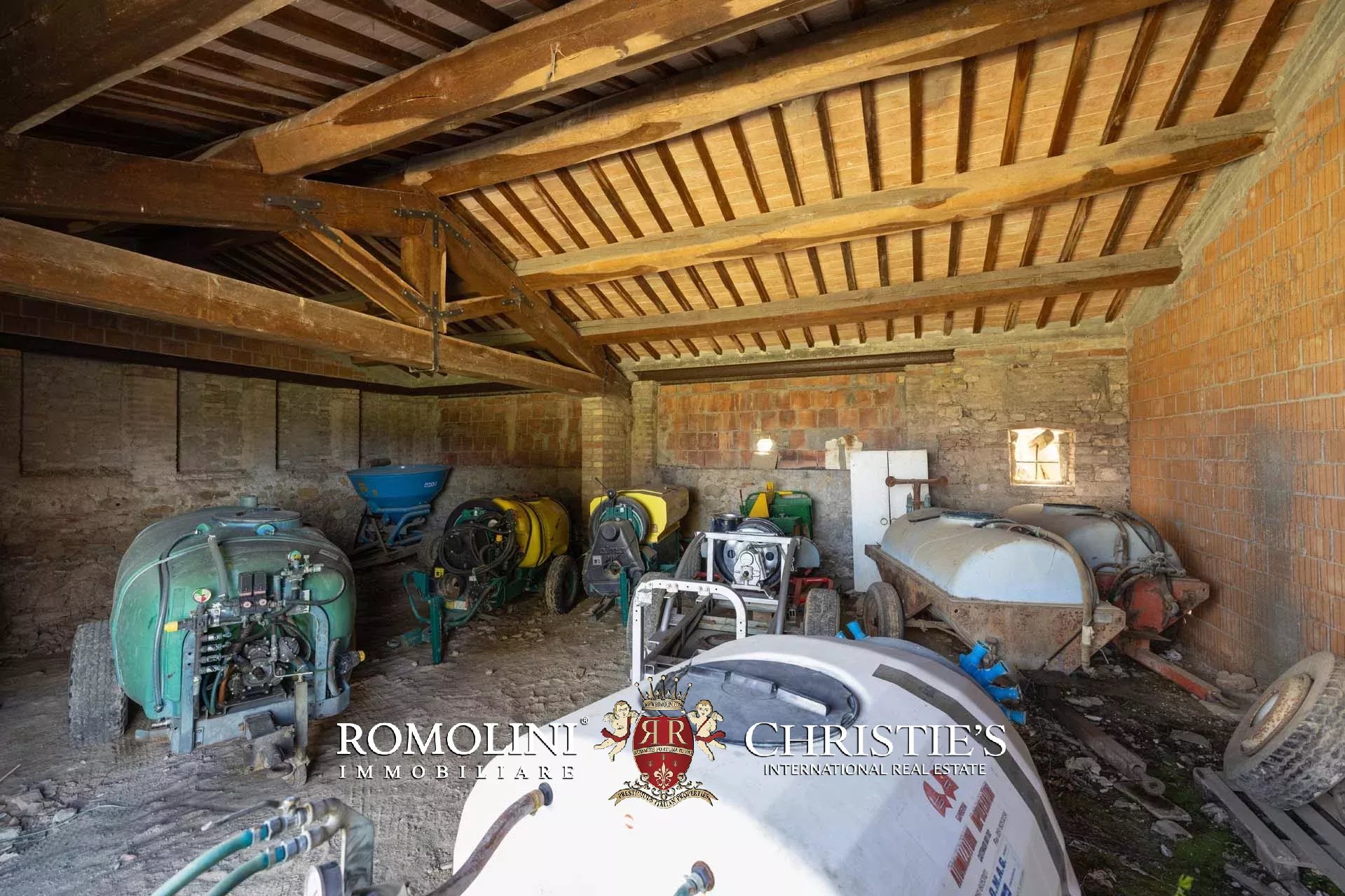 15 Bedroom Vineyard's Image 25