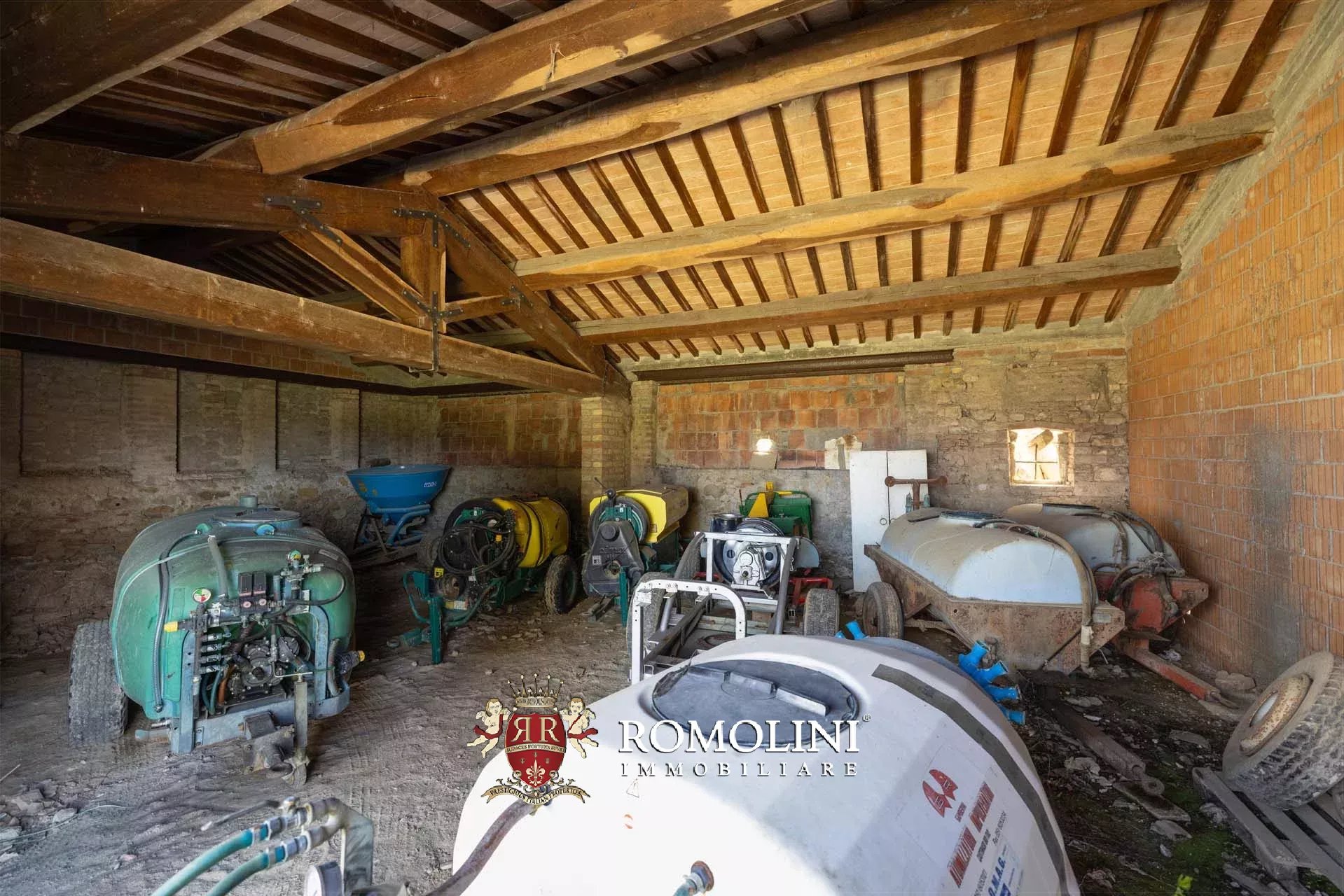 15 Bedroom Vineyard's Image 25
